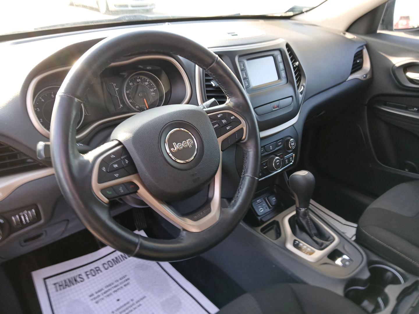 2016 Jeep Cherokee Latitude FWD (1C4PJLCB1GW) with an 2.4L L4 DOHC 16V engine, 9-Speed Automatic transmission, located at 4508 South Dixie Dr, Moraine, OH, 45439, (937) 908-9800, 39.807072, -84.031563 - Photo#8