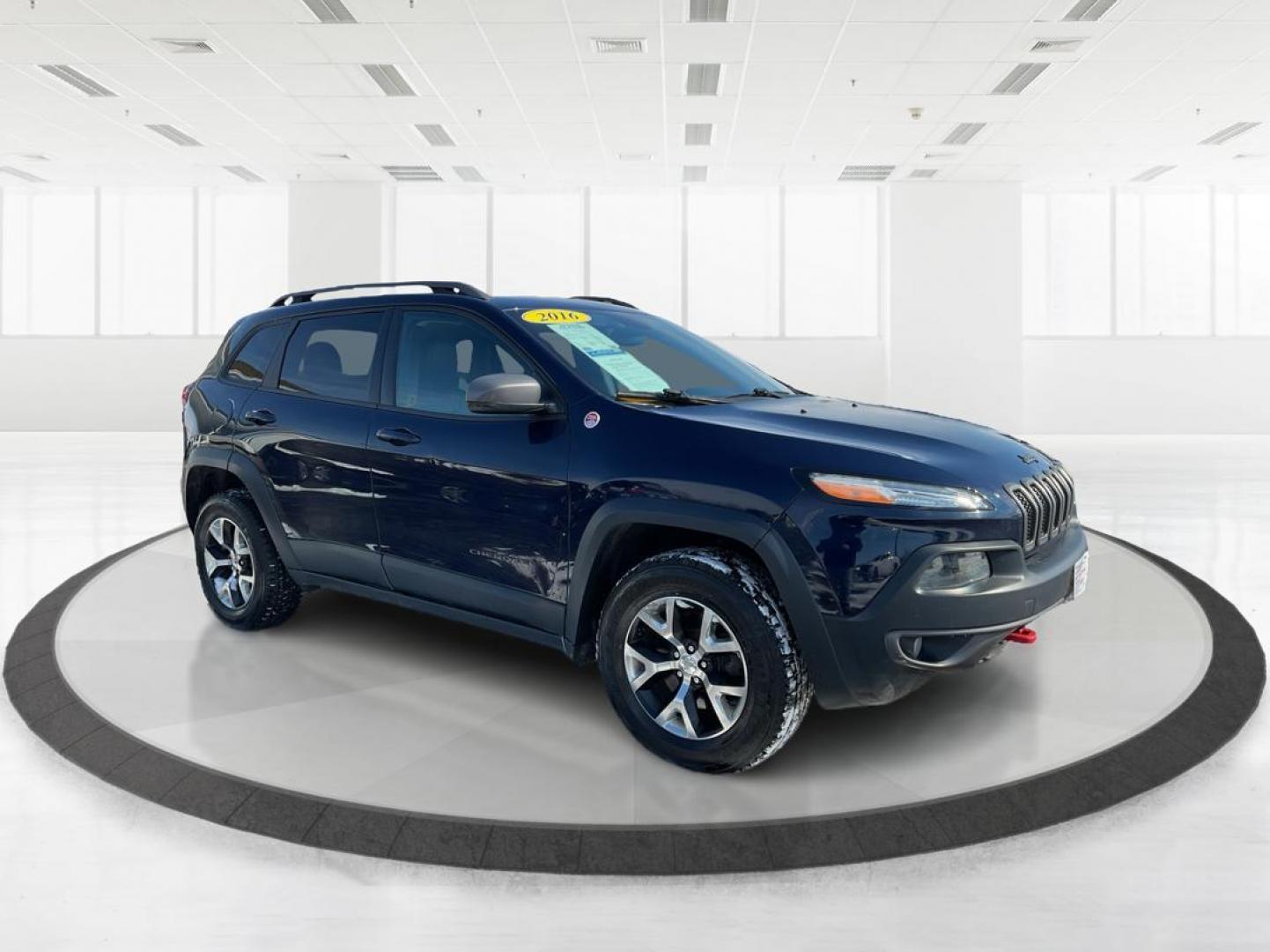 2016 Jeep Cherokee Trailhawk 4WD (1C4PJMBS9GW) with an 3.2L V6 DOHC 24V engine, 9-Speed Automatic transmission, located at 1184 Kauffman Ave, Fairborn, OH, 45324, (937) 908-9800, 39.807072, -84.031563 - Photo#0