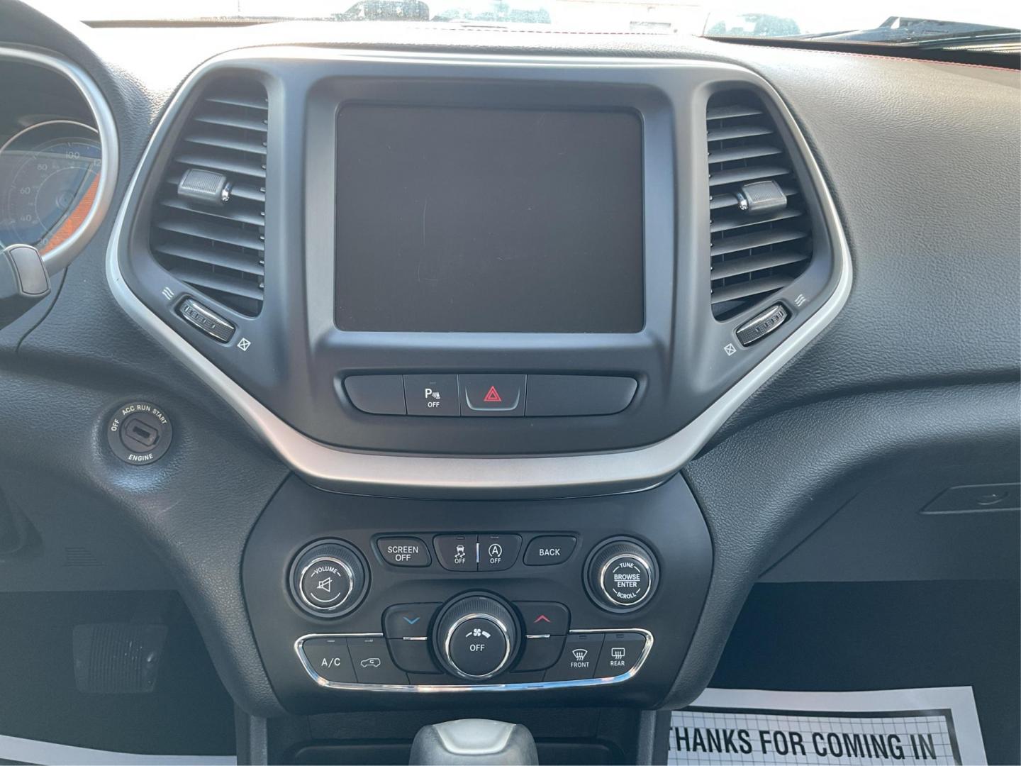 2016 Jeep Cherokee Trailhawk 4WD (1C4PJMBS9GW) with an 3.2L V6 DOHC 24V engine, 9-Speed Automatic transmission, located at 1184 Kauffman Ave, Fairborn, OH, 45324, (937) 908-9800, 39.807072, -84.031563 - Photo#10
