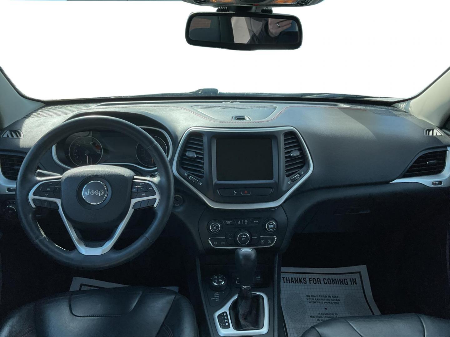 2016 Jeep Cherokee Trailhawk 4WD (1C4PJMBS9GW) with an 3.2L V6 DOHC 24V engine, 9-Speed Automatic transmission, located at 1184 Kauffman Ave, Fairborn, OH, 45324, (937) 908-9800, 39.807072, -84.031563 - Photo#18