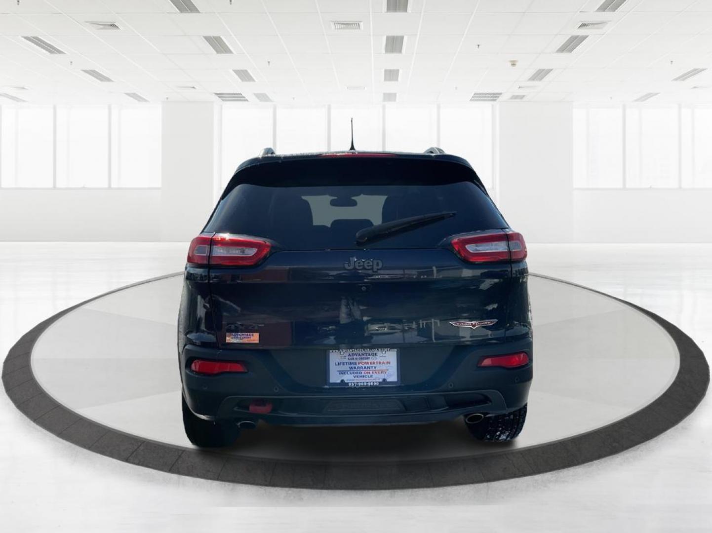 2016 Jeep Cherokee Trailhawk 4WD (1C4PJMBS9GW) with an 3.2L V6 DOHC 24V engine, 9-Speed Automatic transmission, located at 1184 Kauffman Ave, Fairborn, OH, 45324, (937) 908-9800, 39.807072, -84.031563 - Photo#2