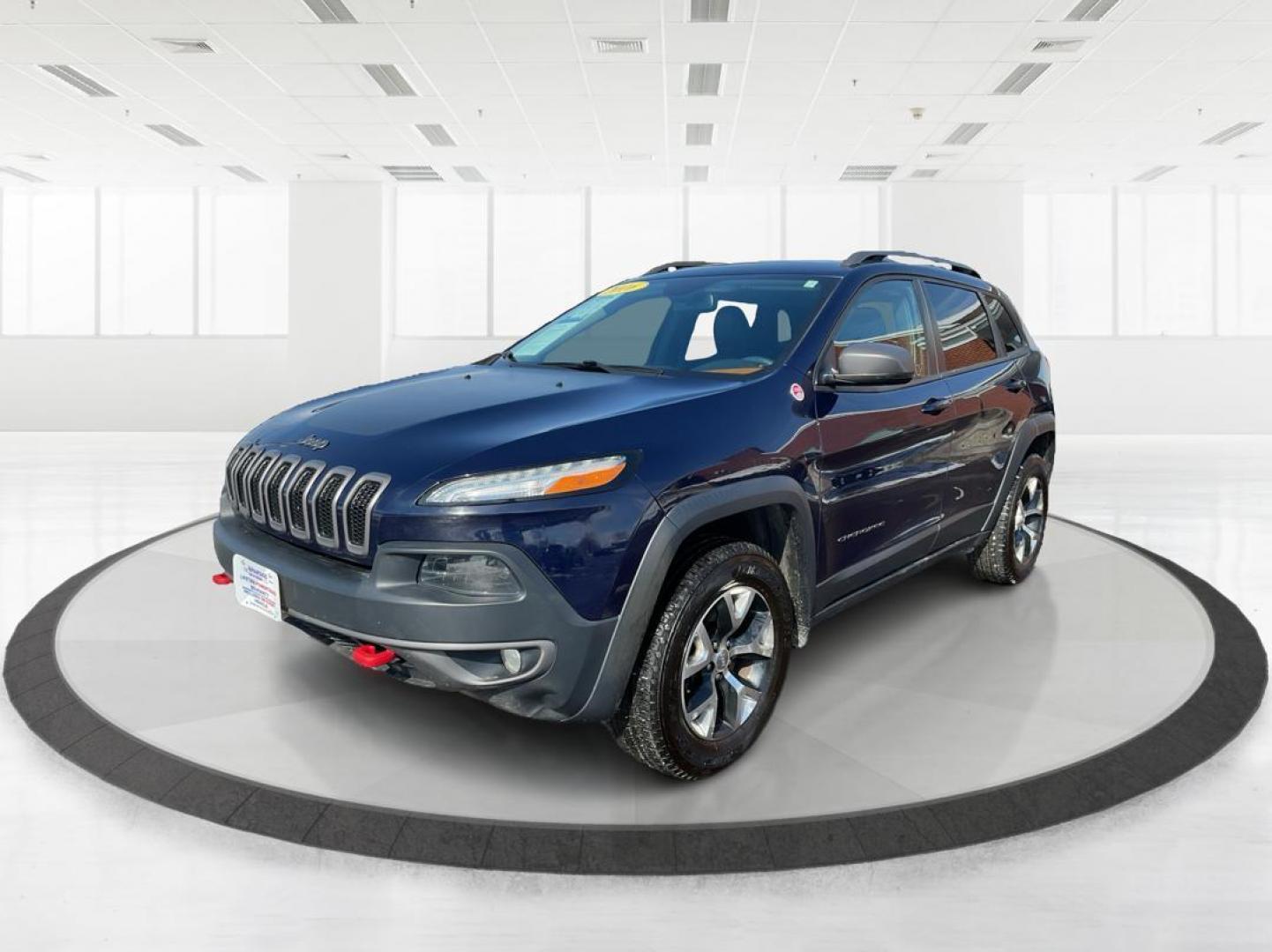 2016 Jeep Cherokee Trailhawk 4WD (1C4PJMBS9GW) with an 3.2L V6 DOHC 24V engine, 9-Speed Automatic transmission, located at 1184 Kauffman Ave, Fairborn, OH, 45324, (937) 908-9800, 39.807072, -84.031563 - Photo#5