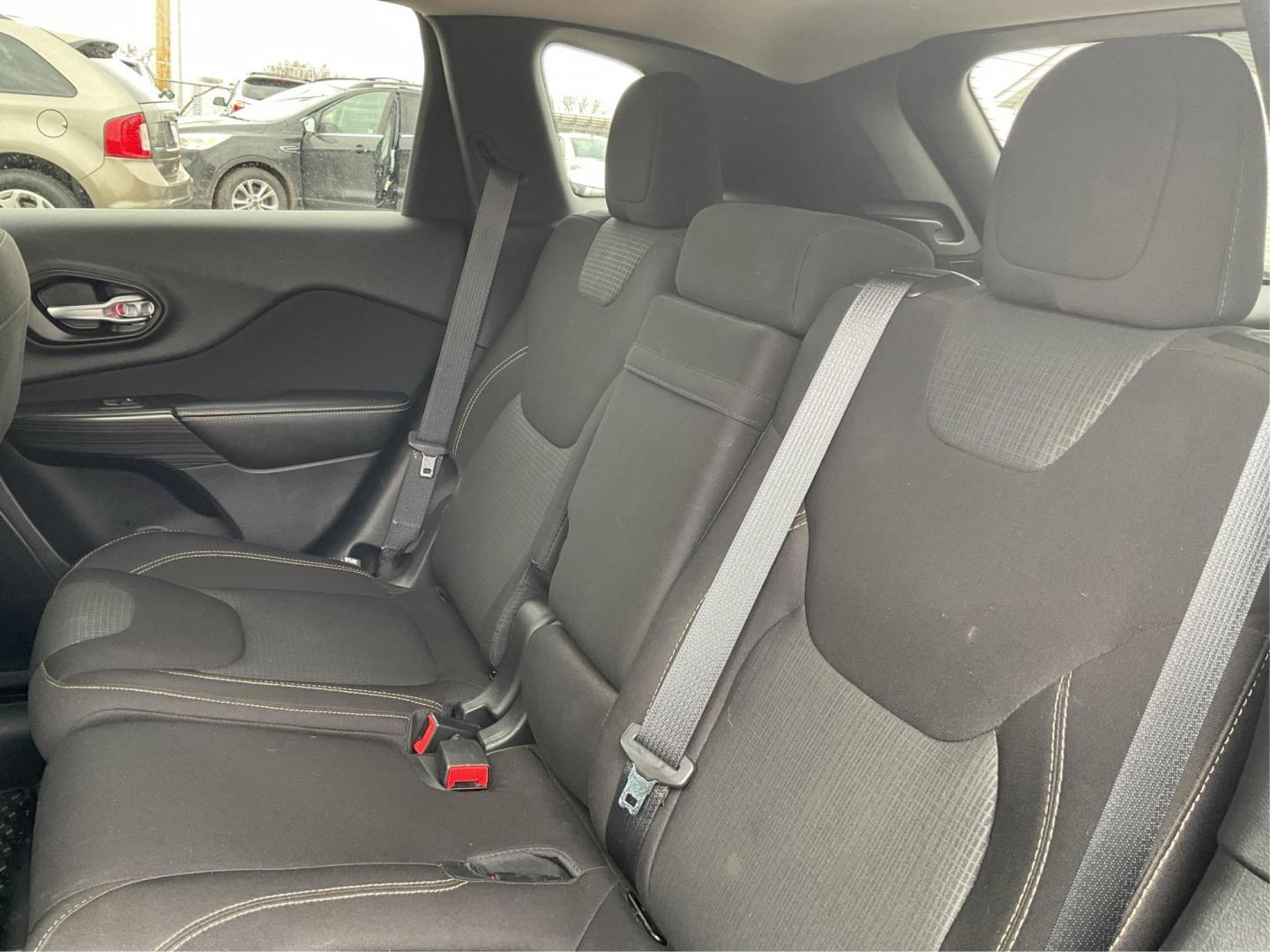 2016 Jeep Cherokee Latitude (1C4PJMCS0GW) with an Pentastar 3.2L V-6 DOHC engine, located at 1230 East Main St, Xenia, OH, 45385, (937) 908-9800, 39.688042, -83.910538 - Photo#9
