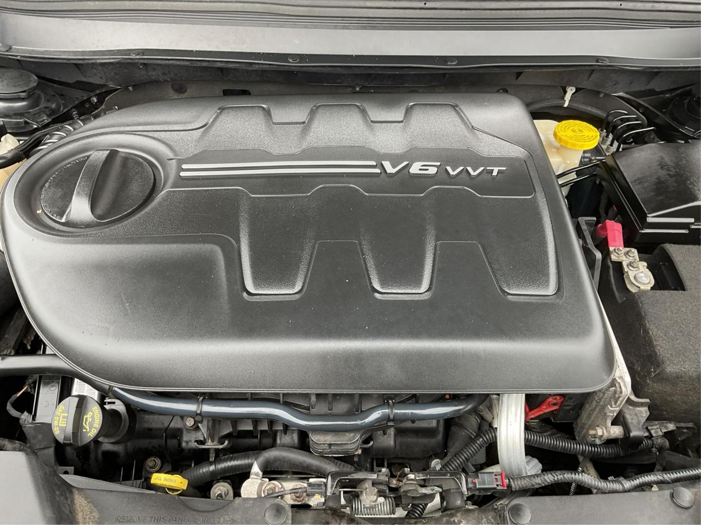 2016 Jeep Cherokee Latitude (1C4PJMCS0GW) with an Pentastar 3.2L V-6 DOHC engine, located at 1230 East Main St, Xenia, OH, 45385, (937) 908-9800, 39.688042, -83.910538 - Photo#10