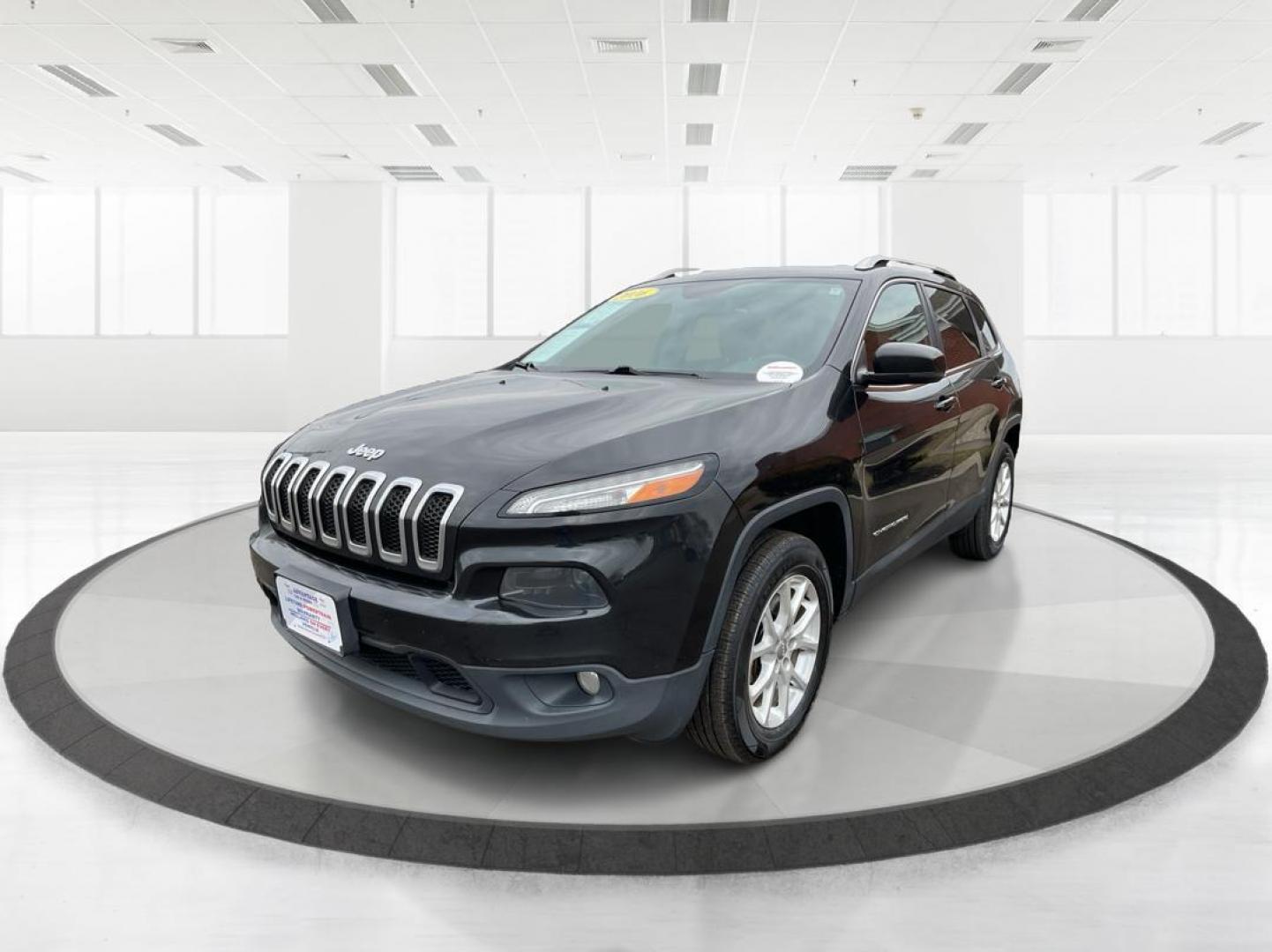 2016 Jeep Cherokee Latitude (1C4PJMCS0GW) with an Pentastar 3.2L V-6 DOHC engine, located at 1230 East Main St, Xenia, OH, 45385, (937) 908-9800, 39.688042, -83.910538 - Photo#7