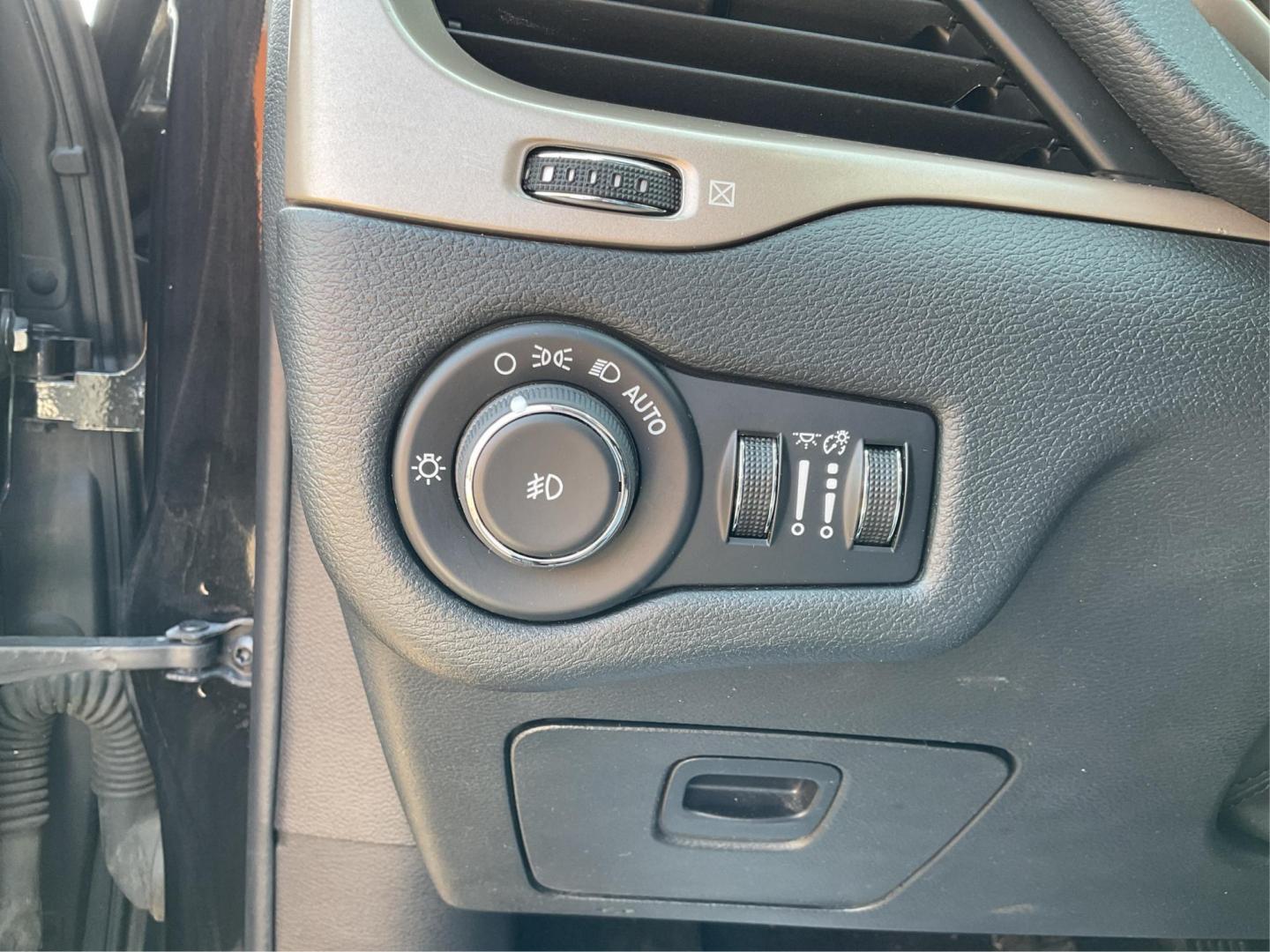 2016 Jeep Cherokee North (1C4PJLCB9GW) with an Other engine, located at 1099 N County Rd 25A , Troy, OH, 45373, (937) 908-9800, 40.057041, -84.215462 - Photo#16
