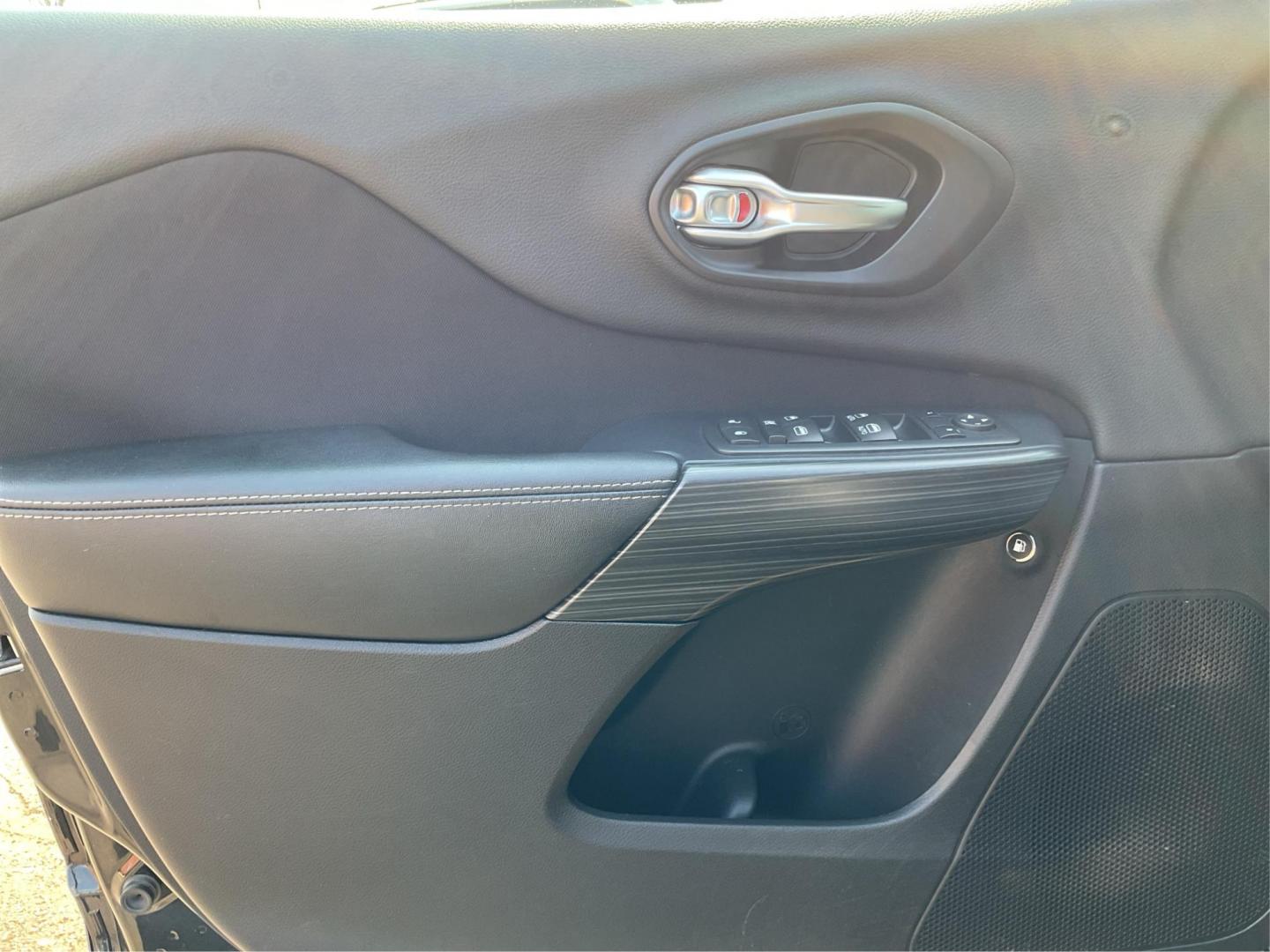 2016 Jeep Cherokee North (1C4PJLCB9GW) with an Other engine, located at 1099 N County Rd 25A , Troy, OH, 45373, (937) 908-9800, 40.057041, -84.215462 - Photo#18