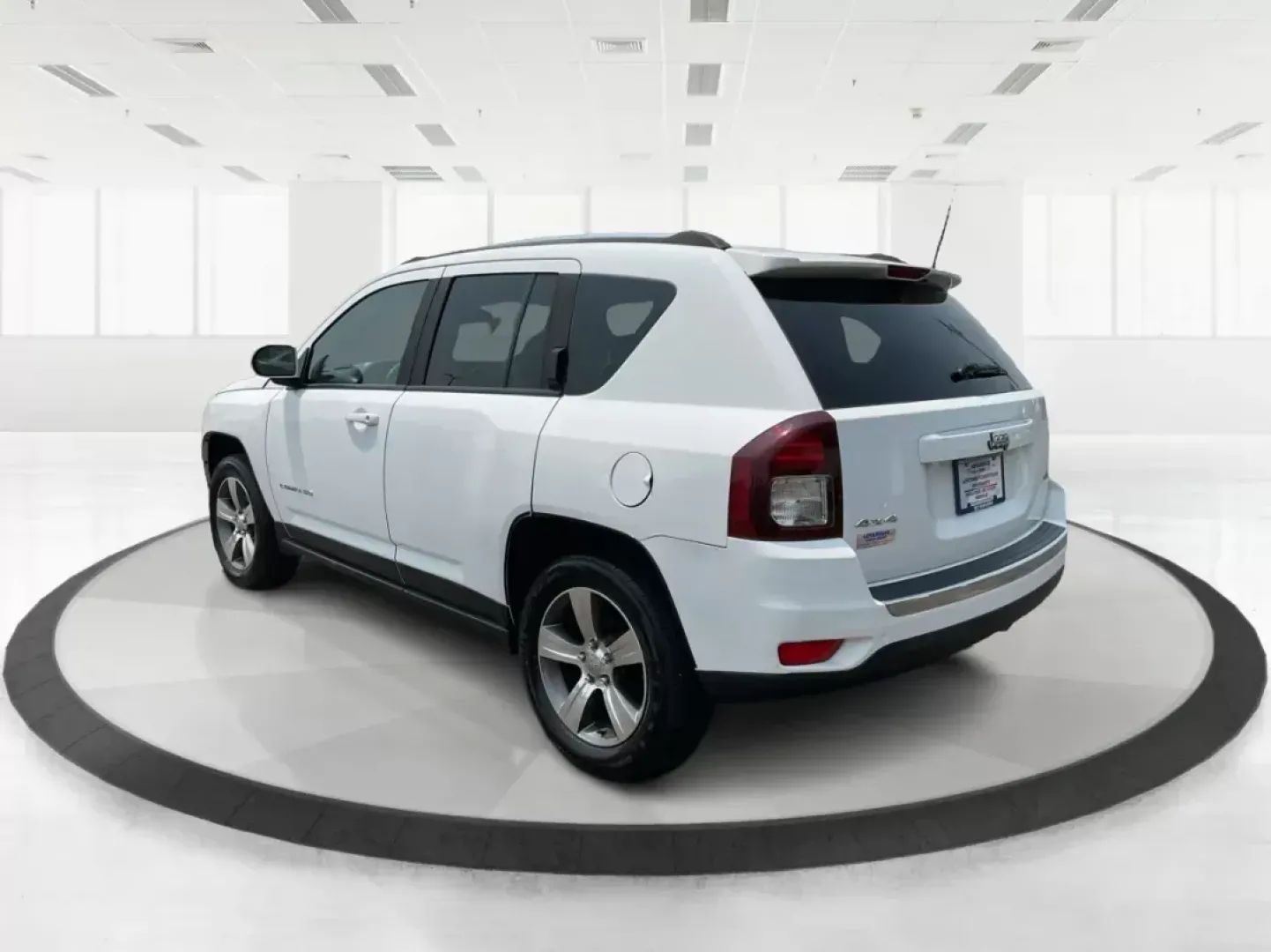 2016 Jeep Compass High Altitude Edition (1C4NJDEB9GD) with an 2.4L I-4 DOHC engine, located at 880 E. National Road, OH, 45377, (937) 908-9800, 39.891918, -84.183975 - Photo#4