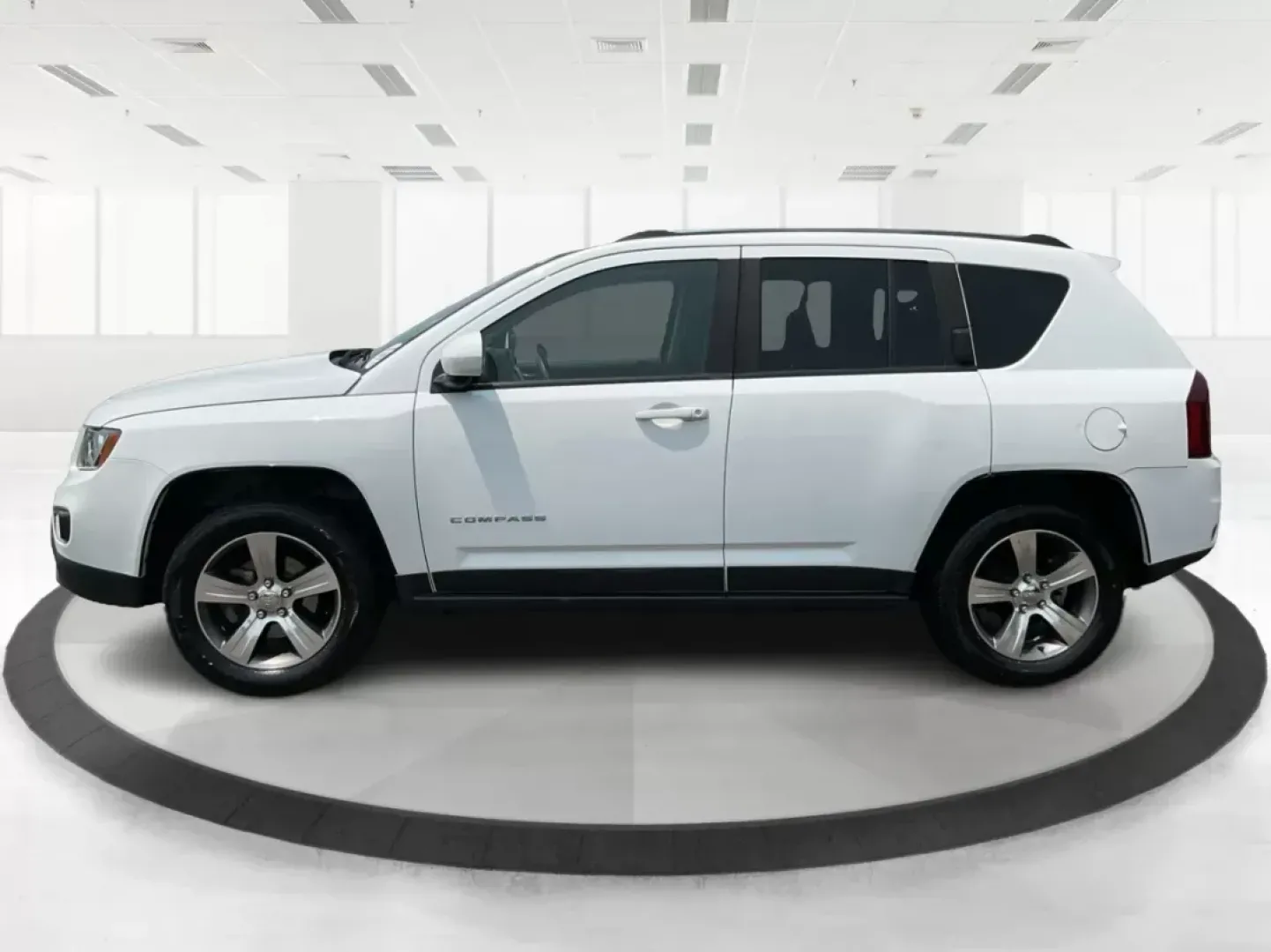 2016 Jeep Compass High Altitude Edition (1C4NJDEB9GD) with an 2.4L I-4 DOHC engine, located at 880 E. National Road, OH, 45377, (937) 908-9800, 39.891918, -84.183975 - Photo#5