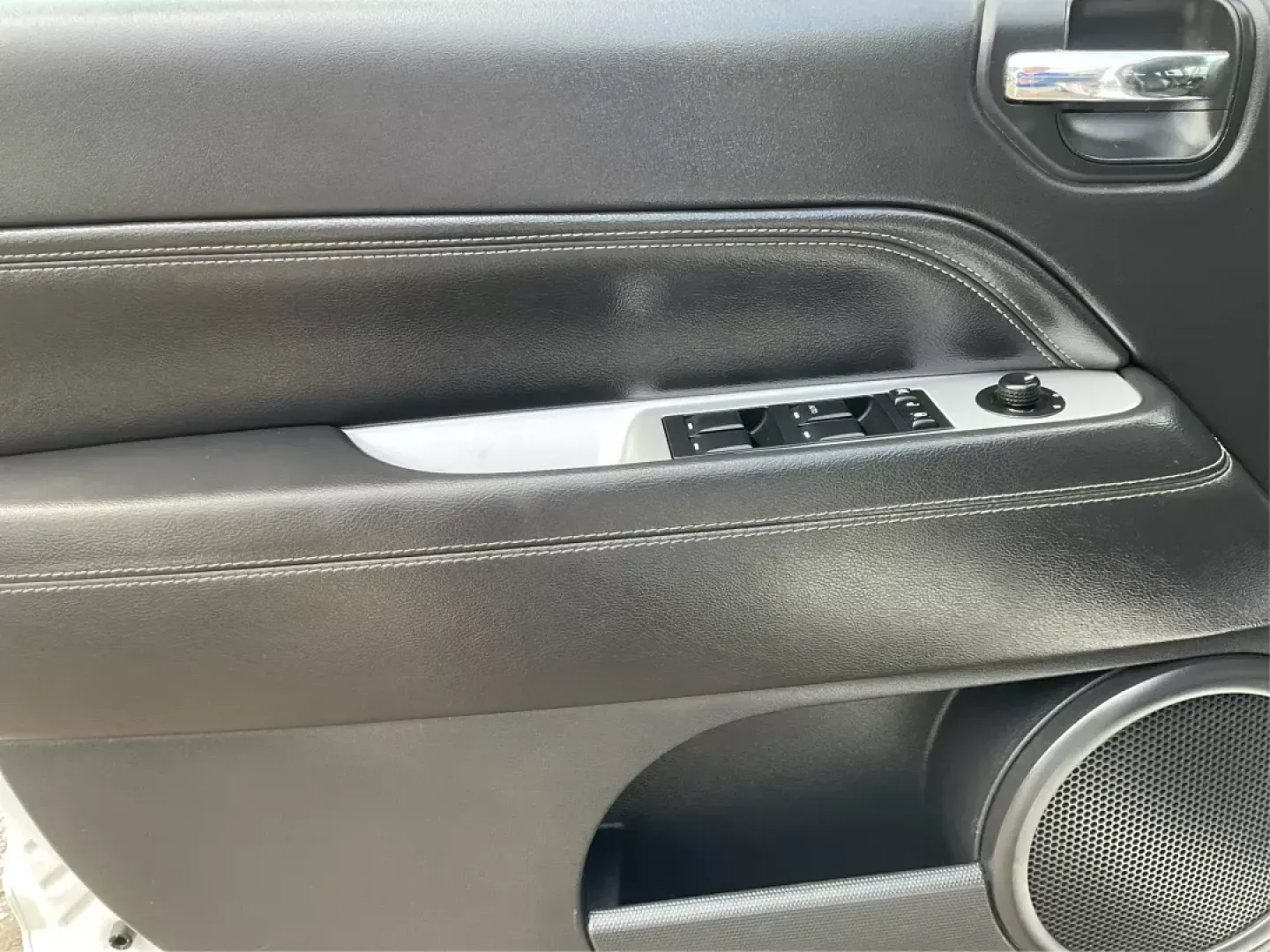 2016 Jeep Compass High Altitude Edition (1C4NJDEB6GD) with an 2.4L I-4 DOHC engine, located at 8750 N County Rd 25A, Piqua, OH, 45356, (937) 908-9800, 40.164391, -84.232513 - Photo#17
