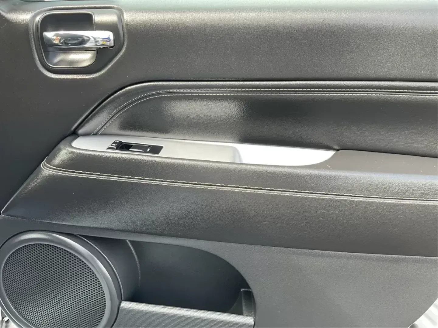 2016 Jeep Compass High Altitude Edition (1C4NJDEB6GD) with an 2.4L I-4 DOHC engine, located at 8750 N County Rd 25A, Piqua, OH, 45356, (937) 908-9800, 40.164391, -84.232513 - Photo#18