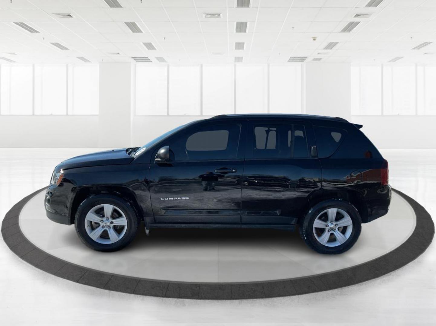 2016 Jeep Compass Sport (1C4NJDBB2GD) with an 2.4L I-4 DOHC engine, located at 4508 South Dixie Dr, Moraine, OH, 45439, (937) 908-9800, 39.807072, -84.031563 - Photo#3