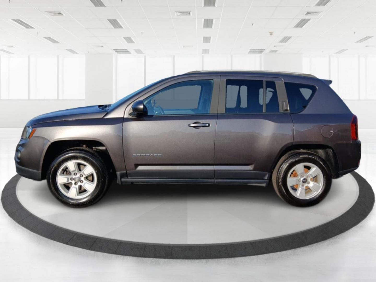 2016 Jeep Compass Latitude FWD (1C4NJCEB4GD) with an 2.4L L4 DOHC 16V engine, Continuously Variable Transmission transmission, located at 880 E. National Road, OH, 45377, (937) 908-9800, 39.891918, -84.183975 - Photo#5