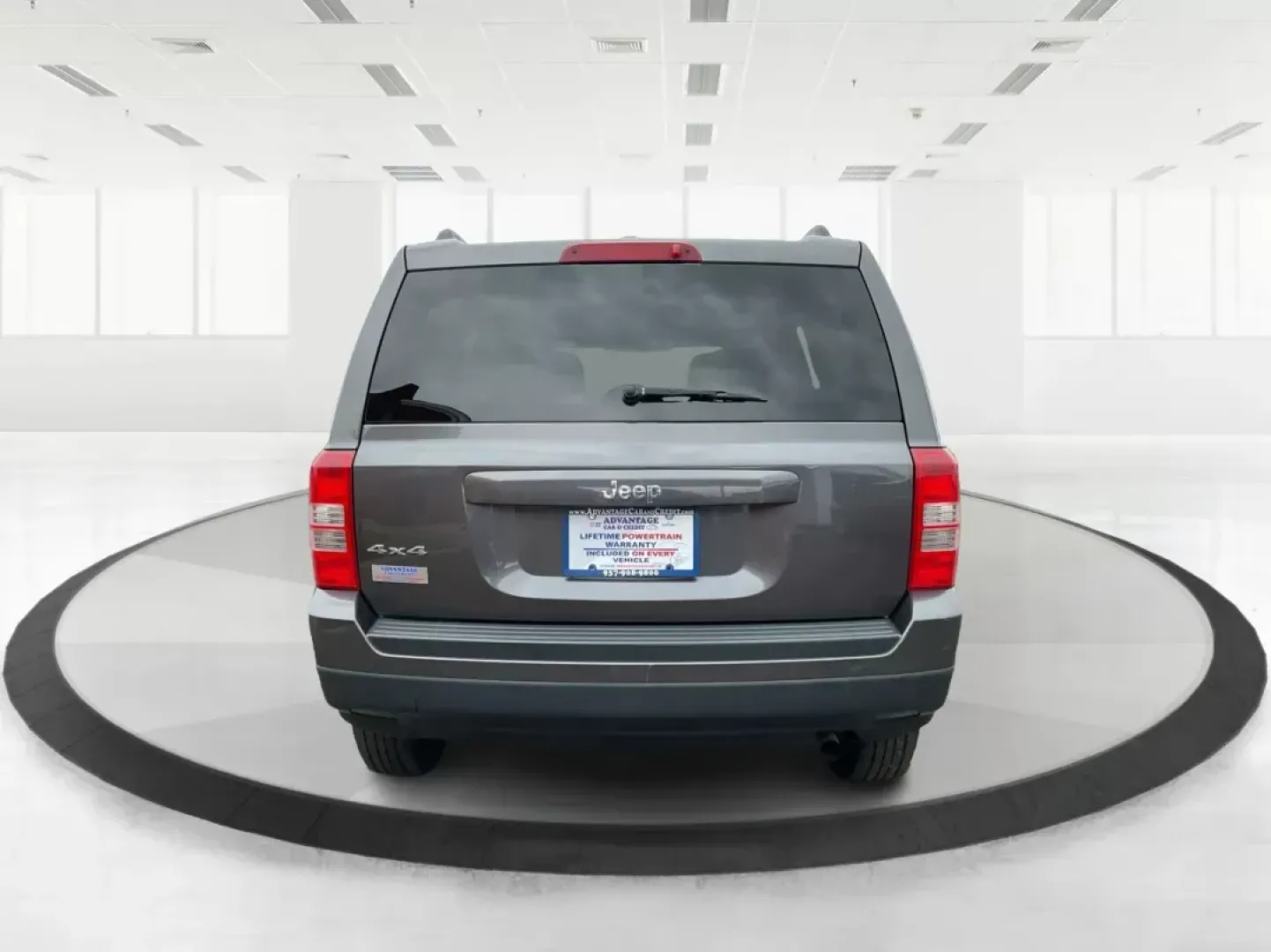 2016 Jeep Patriot Sport (1C4NJRBB1GD) with an 2.4L I-4 DOHC engine, located at 880 E. National Road, OH, 45377, (937) 908-9800, 39.891918, -84.183975 - Photo#3
