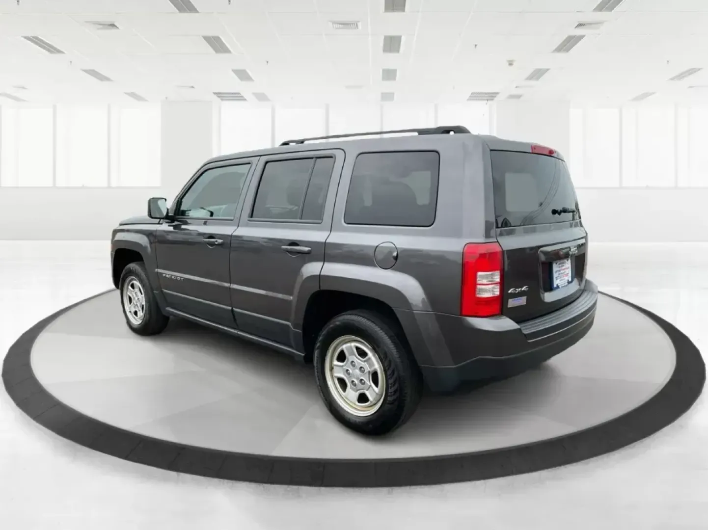 2016 Jeep Patriot Sport (1C4NJRBB1GD) with an 2.4L I-4 DOHC engine, located at 880 E. National Road, OH, 45377, (937) 908-9800, 39.891918, -84.183975 - Photo#4