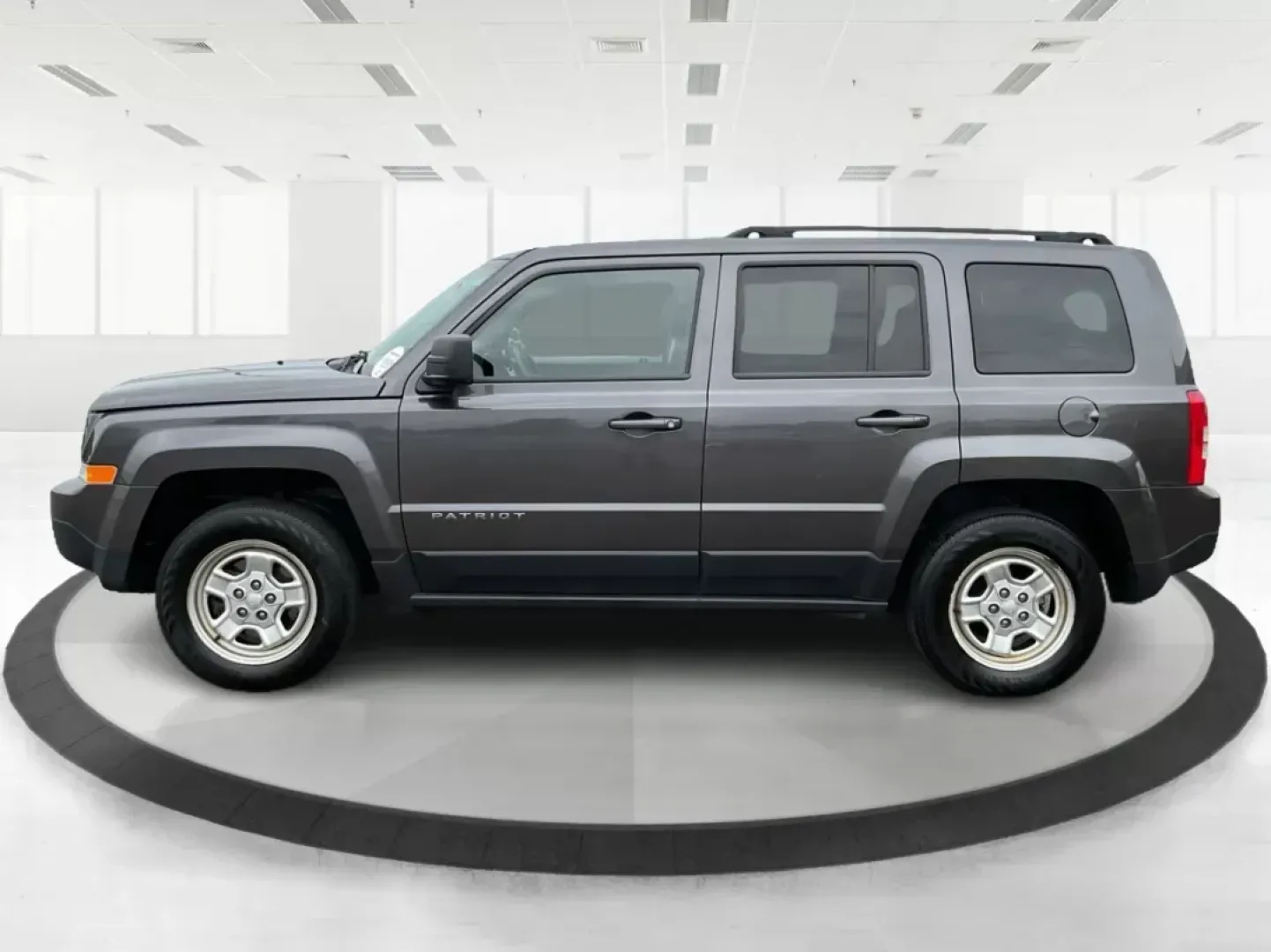 2016 Jeep Patriot Sport (1C4NJRBB1GD) with an 2.4L I-4 DOHC engine, located at 880 E. National Road, OH, 45377, (937) 908-9800, 39.891918, -84.183975 - Photo#5