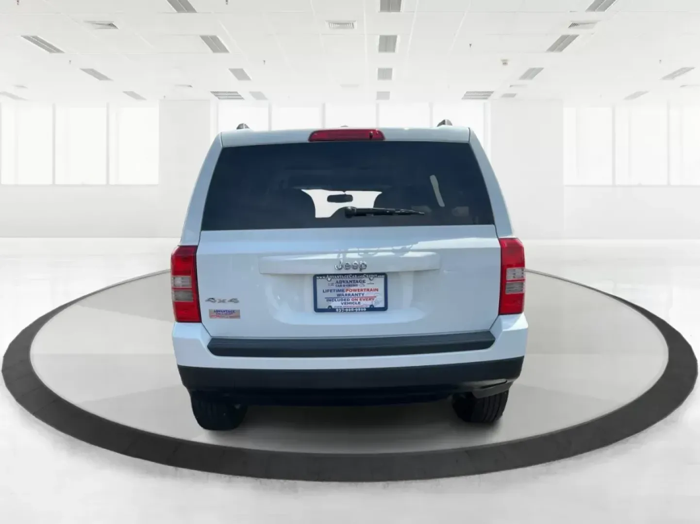 2016 Jeep Patriot Sport (1C4NJRBB2GD) with an 2.4L I-4 DOHC engine, located at 401 Woodman Dr, Riverside, OH, 45431, (937) 908-9800, 39.761024, -84.120956 - Photo#3