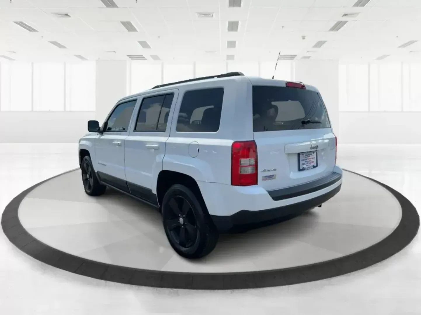 2016 Jeep Patriot Sport (1C4NJRBB2GD) with an 2.4L I-4 DOHC engine, located at 401 Woodman Dr, Riverside, OH, 45431, (937) 908-9800, 39.761024, -84.120956 - Photo#4