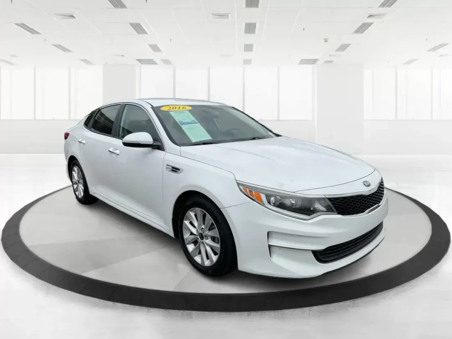 2016 Kia Optima LX (5XXGT4L32GG) with an Theta II 2.4L I-4 gasoline direct injection engine, located at 1184 Kauffman Ave, Fairborn, OH, 45324, (937) 908-9800, 39.807072, -84.031563 - Photo#0