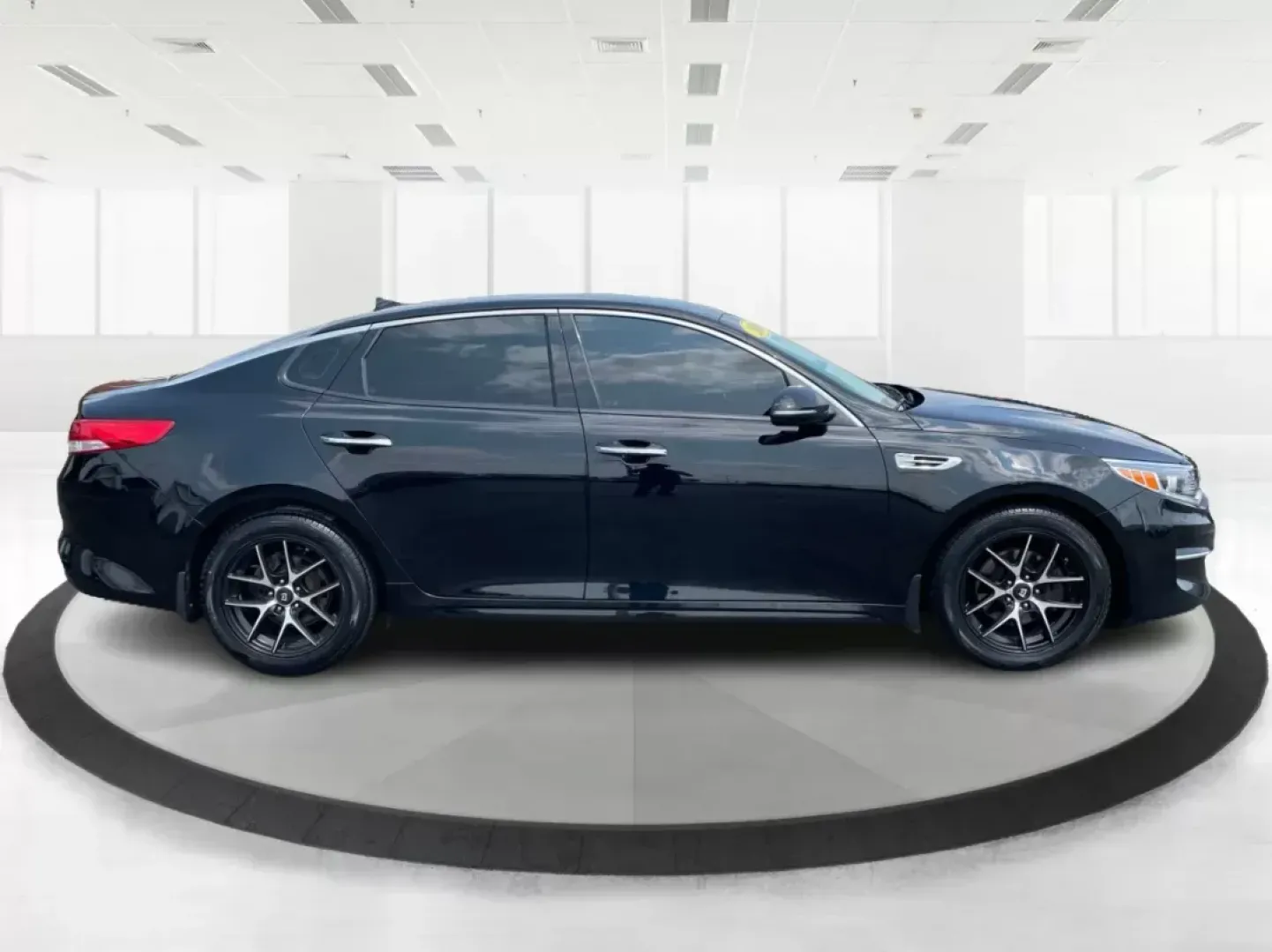 2016 Kia Optima EX (5XXGU4L35GG) with an Theta II 2.4L I-4 gasoline direct injection engine, located at 880 E. National Road, OH, 45377, (937) 908-9800, 39.891918, -84.183975 - Photo#1