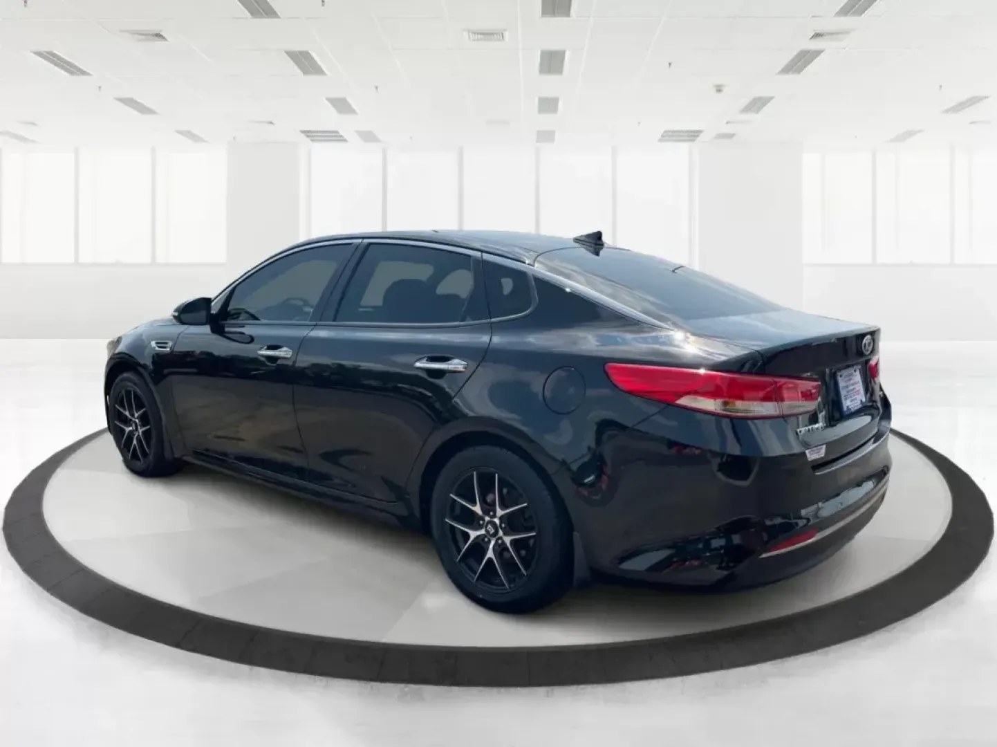 2016 Kia Optima EX (5XXGU4L35GG) with an Theta II 2.4L I-4 gasoline direct injection engine, located at 880 E. National Road, OH, 45377, (937) 908-9800, 39.891918, -84.183975 - Photo#4