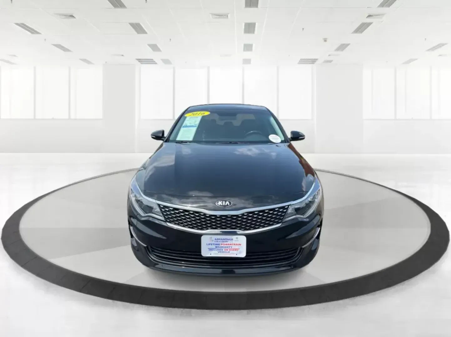 2016 Kia Optima EX (5XXGU4L35GG) with an Theta II 2.4L I-4 gasoline direct injection engine, located at 880 E. National Road, OH, 45377, (937) 908-9800, 39.891918, -84.183975 - Photo#6