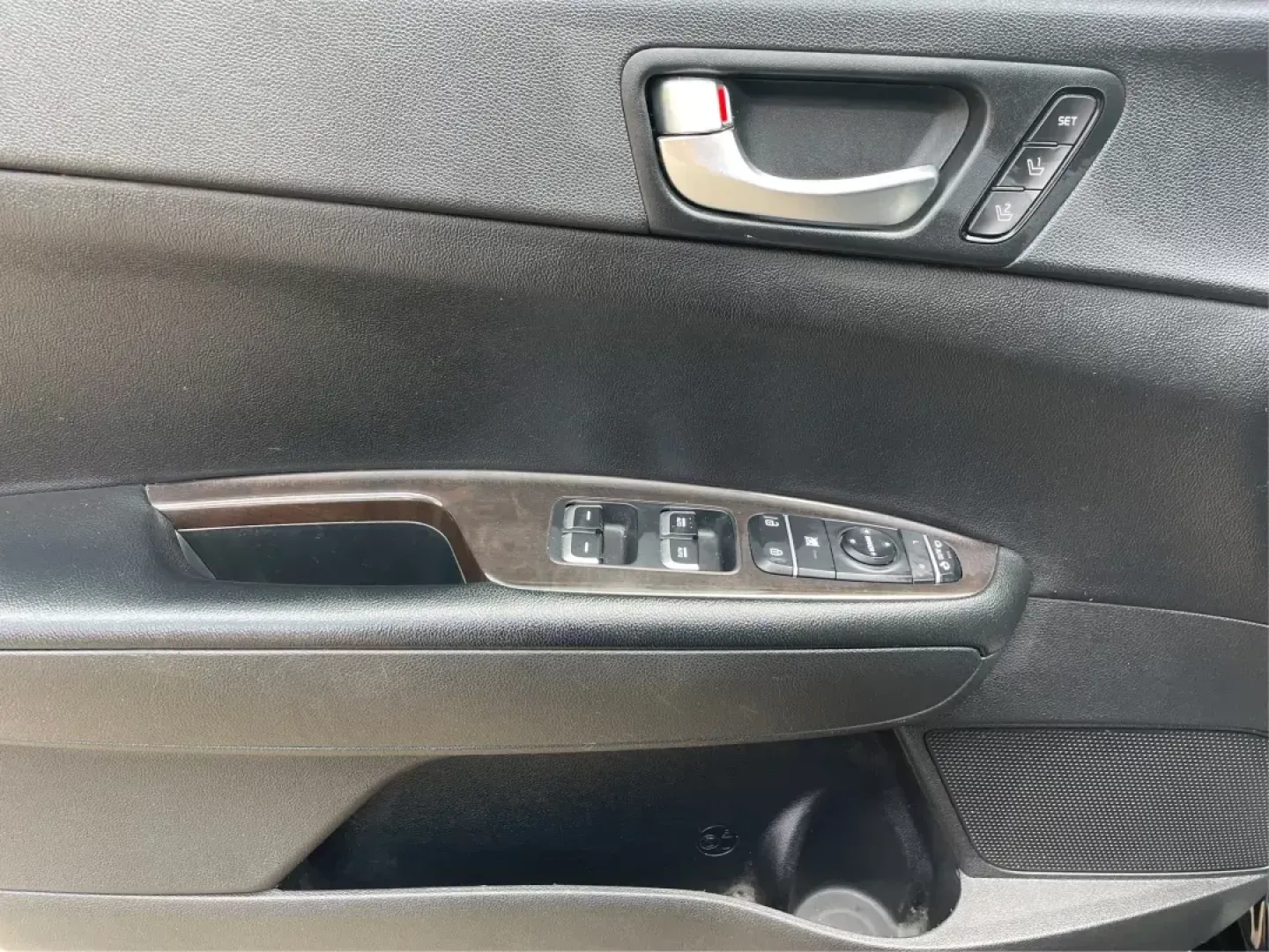 2016 Kia Optima EX (5XXGU4L35GG) with an Theta II 2.4L I-4 gasoline direct injection engine, located at 880 E. National Road, OH, 45377, (937) 908-9800, 39.891918, -84.183975 - Photo#18