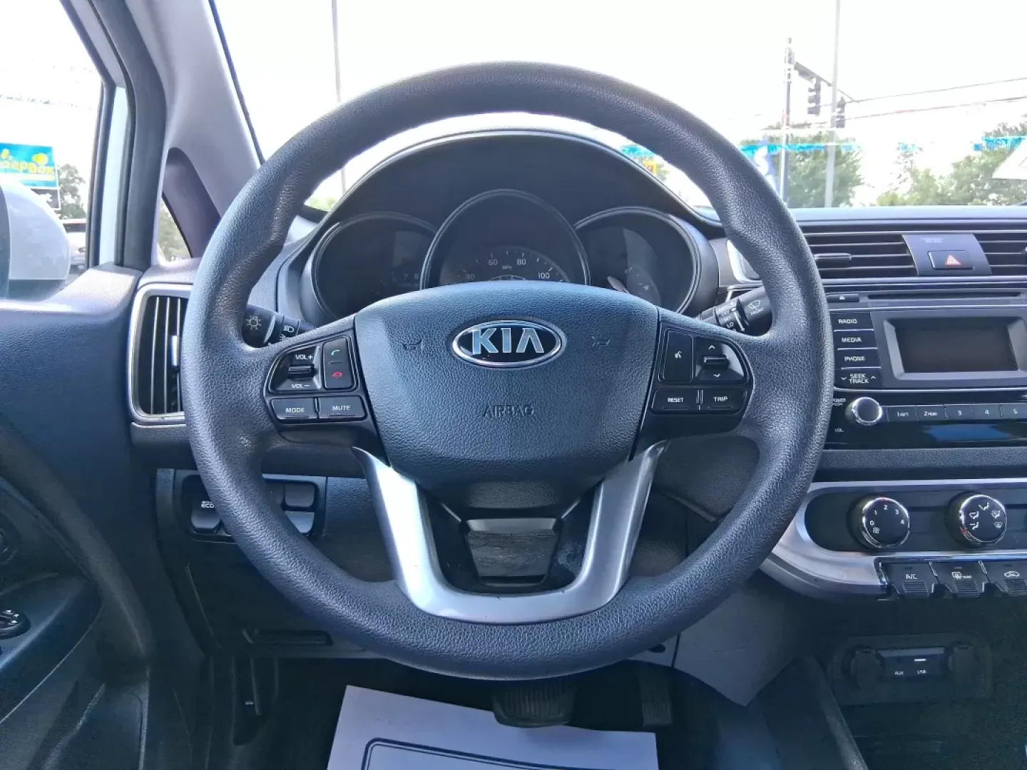 2016 Chevrolet Traverse LTZ (1GNKVJKD6GJ) with an 3.6L V-6 gasoline direct injection engine, located at 4508 South Dixie Dr, Moraine, OH, 45439, (937) 908-9800, 39.807072, -84.031563 - Photo#16