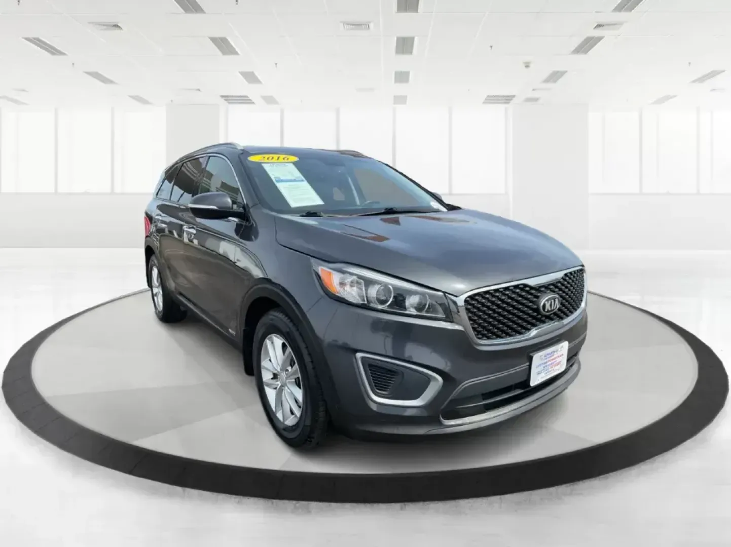 2016 Kia Sorento 2.4L LX (5XYPGDA33GG) with an 2.4L I-4 gasoline direct injection engine, located at 4508 South Dixie Dr, Moraine, OH, 45439, (937) 908-9800, 39.807072, -84.031563 - Photo#0