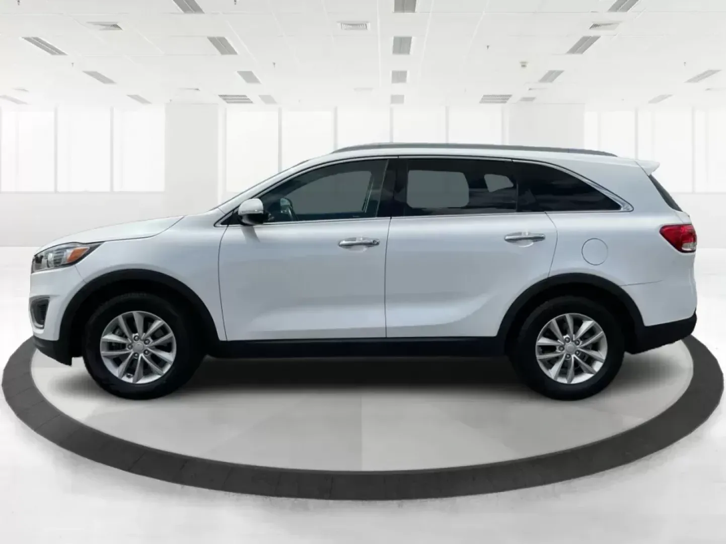 2016 Kia Sorento 2.4L LX (5XYPG4A39GG) with an 2.4L I-4 gasoline direct injection engine, located at 401 Woodman Dr, Riverside, OH, 45431, (937) 908-9800, 39.761024, -84.120956 - Photo#5