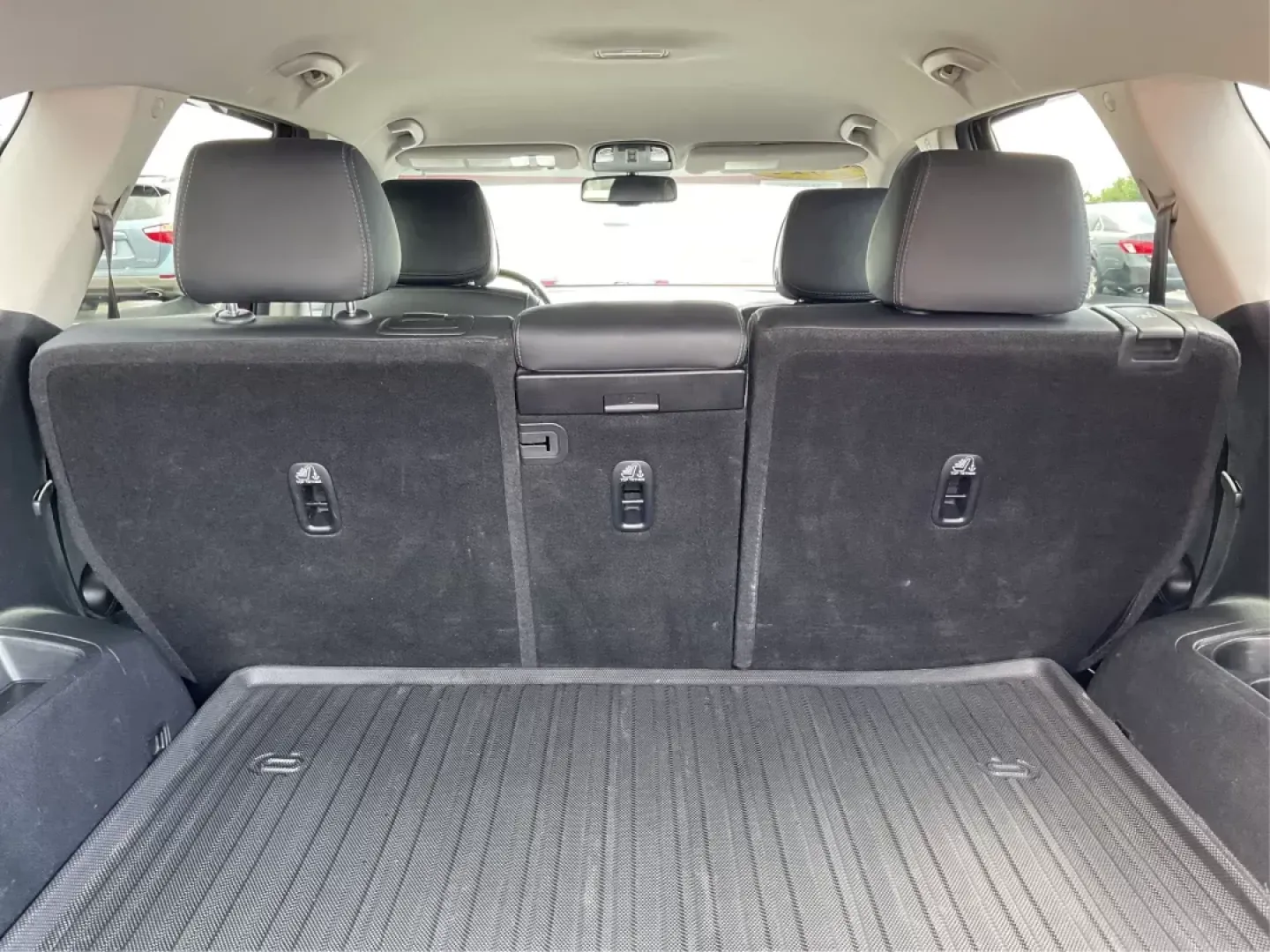 2016 Kia Sorento 3.3L EX (5XYPHDA5XGG) with an Lambda II 3.3L V-6 gasoline direct injection engine, located at 8750 N County Rd 25A, Piqua, OH, 45356, (937) 908-9800, 40.164391, -84.232513 - Photo#11