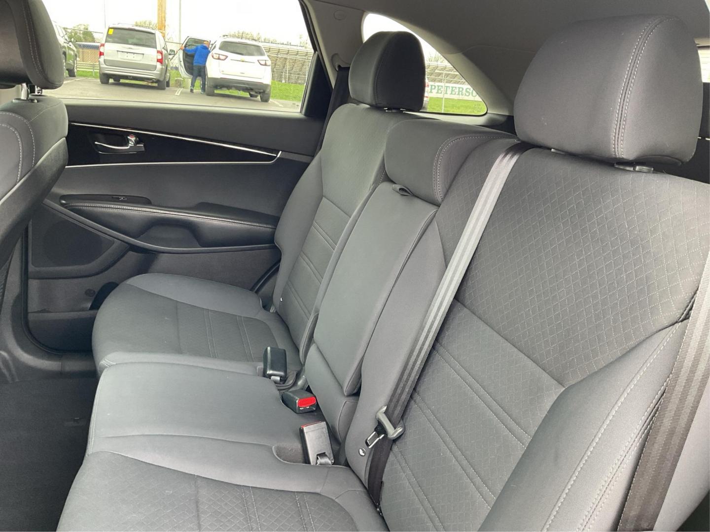 2016 Kia Sorento 2.4L LX (5XYPGDA32GG) with an 2.4L I-4 gasoline direct injection engine, located at 4508 South Dixie Dr, Moraine, OH, 45439, (937) 908-9800, 39.807072, -84.031563 - Photo#9