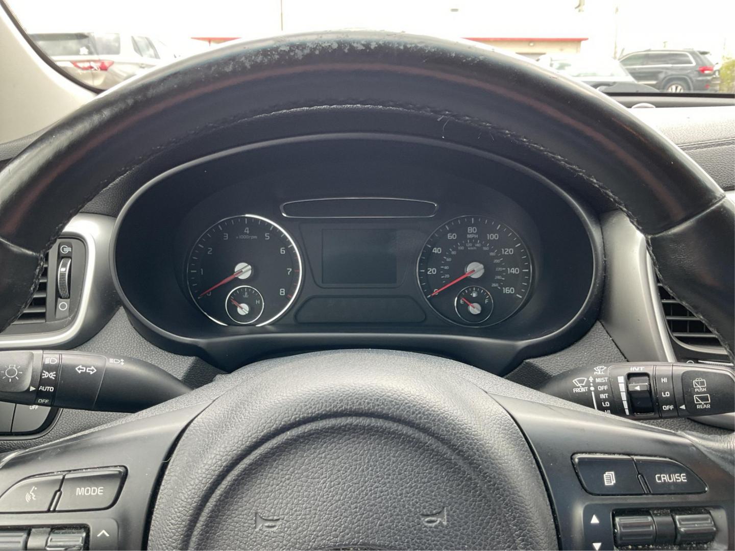 2016 Kia Sorento 2.4L LX (5XYPGDA32GG) with an 2.4L I-4 gasoline direct injection engine, located at 4508 South Dixie Dr, Moraine, OH, 45439, (937) 908-9800, 39.807072, -84.031563 - Photo#14