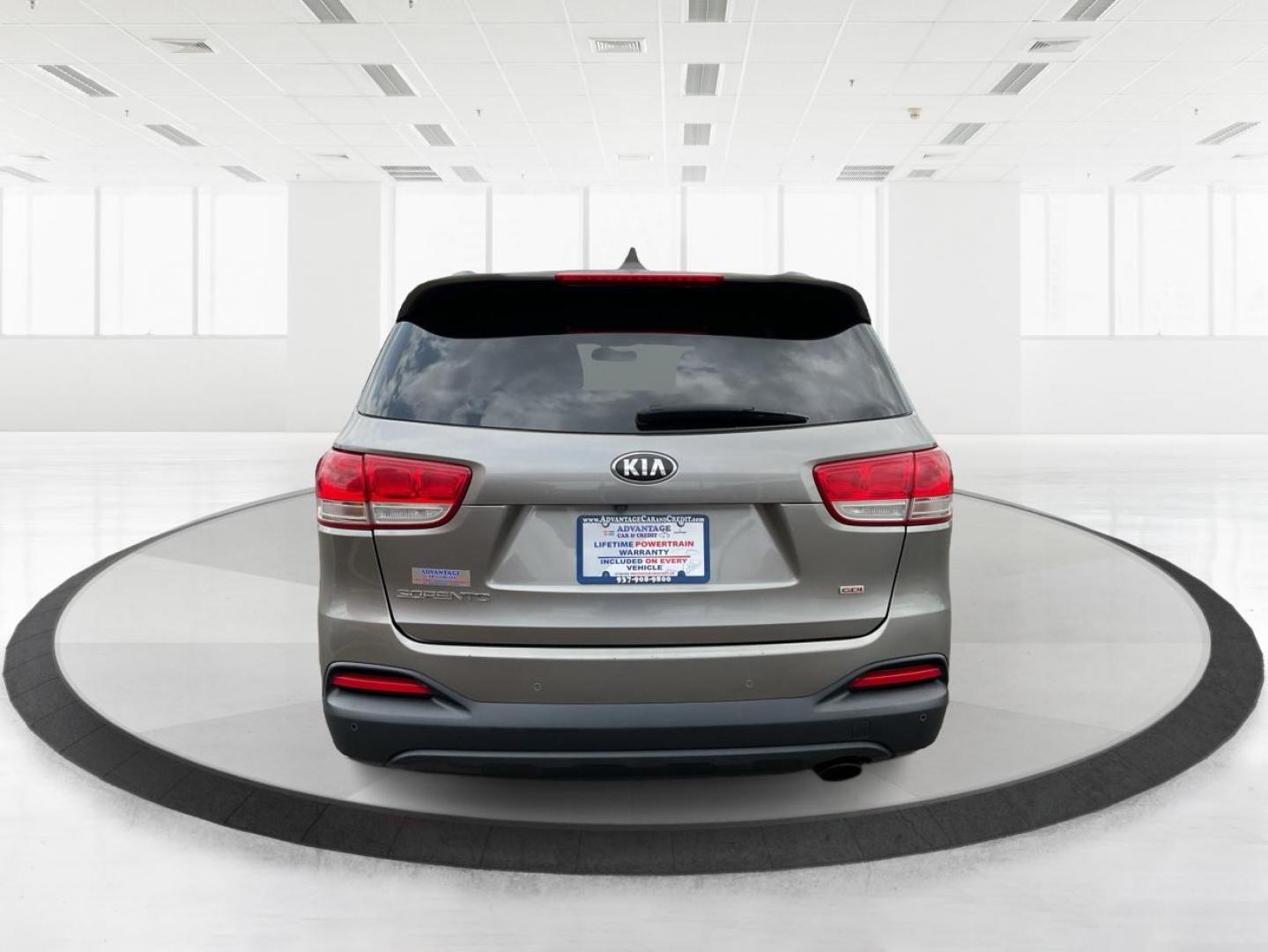 2016 Kia Sorento 2.4L LX (5XYPGDA32GG) with an 2.4L I-4 gasoline direct injection engine, located at 4508 South Dixie Dr, Moraine, OH, 45439, (937) 908-9800, 39.807072, -84.031563 - Photo#3