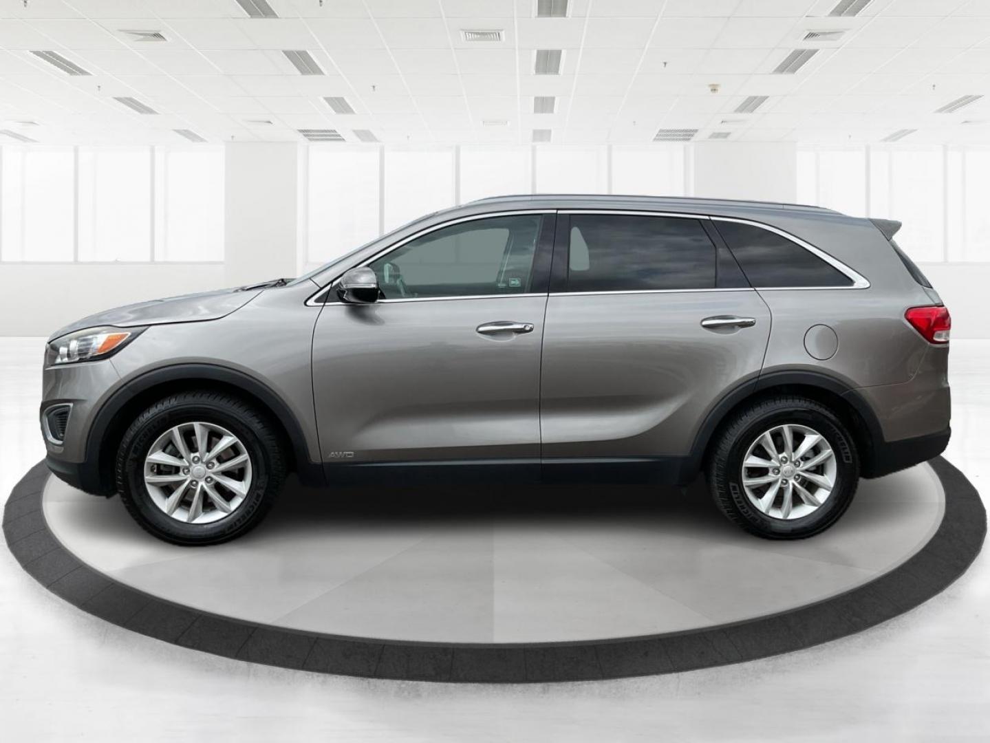 2016 Kia Sorento 2.4L LX (5XYPGDA32GG) with an 2.4L I-4 gasoline direct injection engine, located at 4508 South Dixie Dr, Moraine, OH, 45439, (937) 908-9800, 39.807072, -84.031563 - Photo#5