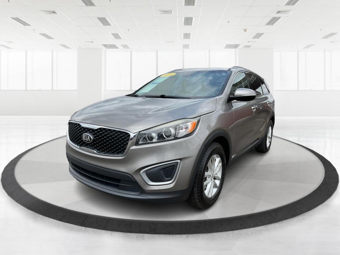 2016 Kia Sorento 2.4L LX (5XYPGDA32GG) with an 2.4L I-4 gasoline direct injection engine, located at 4508 South Dixie Dr, Moraine, OH, 45439, (937) 908-9800, 39.807072, -84.031563 - Photo#7