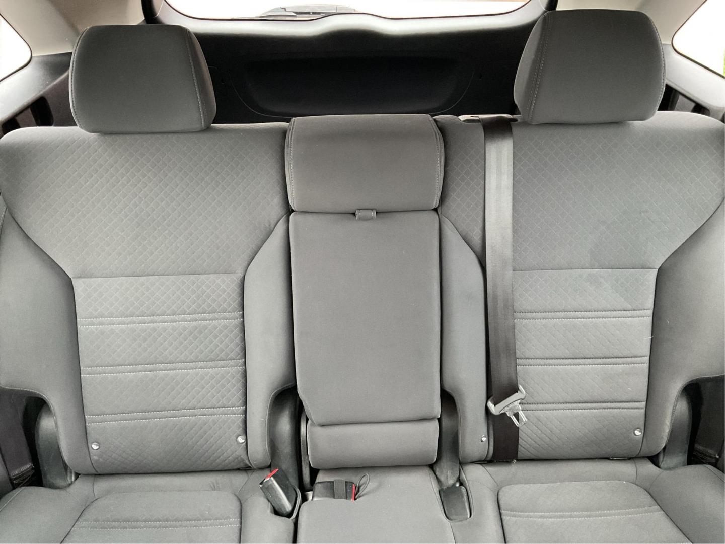 2016 Sparkling Silver Kia Sorento L 2WD (5XYPG4A31GG) with an 2.4L L4 DOHC 16V engine, 6-Speed Automatic transmission, located at 1184 Kauffman Ave, Fairborn, OH, 45324, (937) 908-9800, 39.807072, -84.031563 - Photo#13