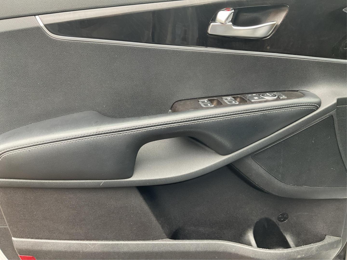 2016 Sparkling Silver Kia Sorento L 2WD (5XYPG4A31GG) with an 2.4L L4 DOHC 16V engine, 6-Speed Automatic transmission, located at 1184 Kauffman Ave, Fairborn, OH, 45324, (937) 908-9800, 39.807072, -84.031563 - Photo#18