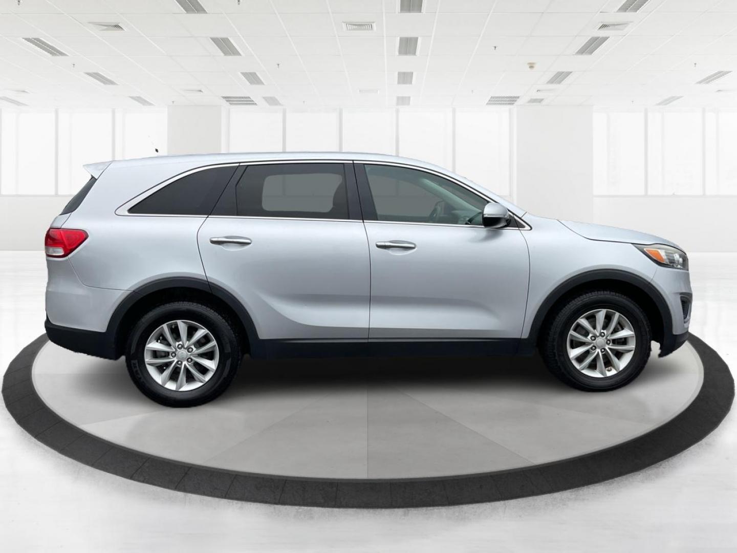 2016 Sparkling Silver Kia Sorento L 2WD (5XYPG4A31GG) with an 2.4L L4 DOHC 16V engine, 6-Speed Automatic transmission, located at 1184 Kauffman Ave, Fairborn, OH, 45324, (937) 908-9800, 39.807072, -84.031563 - Photo#1
