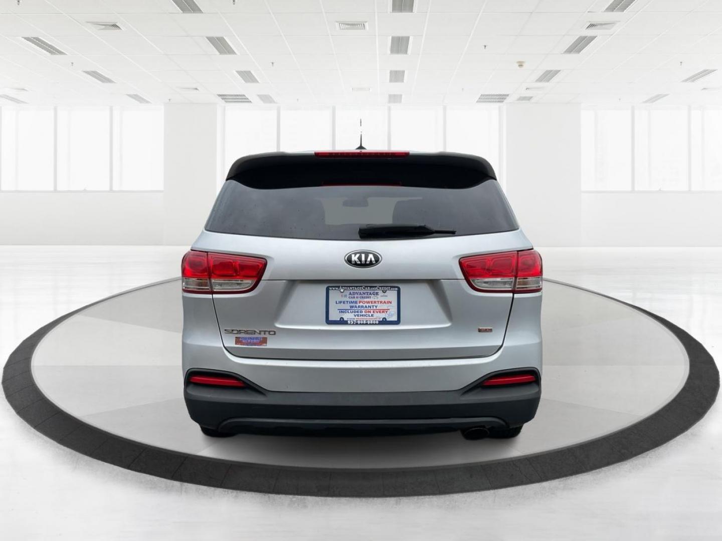 2016 Sparkling Silver Kia Sorento L 2WD (5XYPG4A31GG) with an 2.4L L4 DOHC 16V engine, 6-Speed Automatic transmission, located at 1184 Kauffman Ave, Fairborn, OH, 45324, (937) 908-9800, 39.807072, -84.031563 - Photo#3