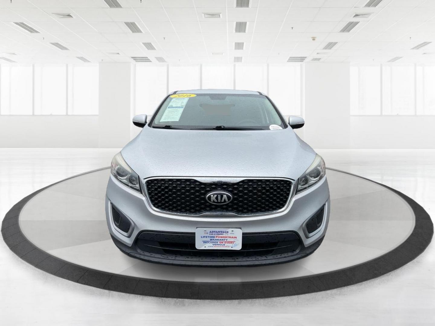 2016 Sparkling Silver Kia Sorento L 2WD (5XYPG4A31GG) with an 2.4L L4 DOHC 16V engine, 6-Speed Automatic transmission, located at 1184 Kauffman Ave, Fairborn, OH, 45324, (937) 908-9800, 39.807072, -84.031563 - Photo#6