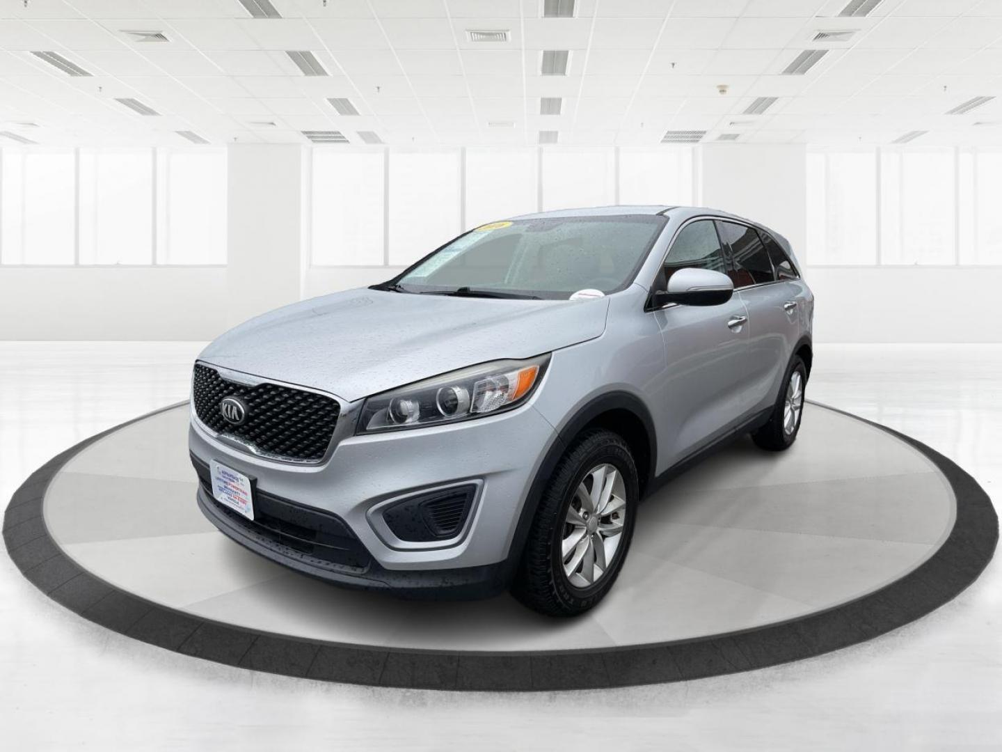 2016 Sparkling Silver Kia Sorento L 2WD (5XYPG4A31GG) with an 2.4L L4 DOHC 16V engine, 6-Speed Automatic transmission, located at 1184 Kauffman Ave, Fairborn, OH, 45324, (937) 908-9800, 39.807072, -84.031563 - Photo#7
