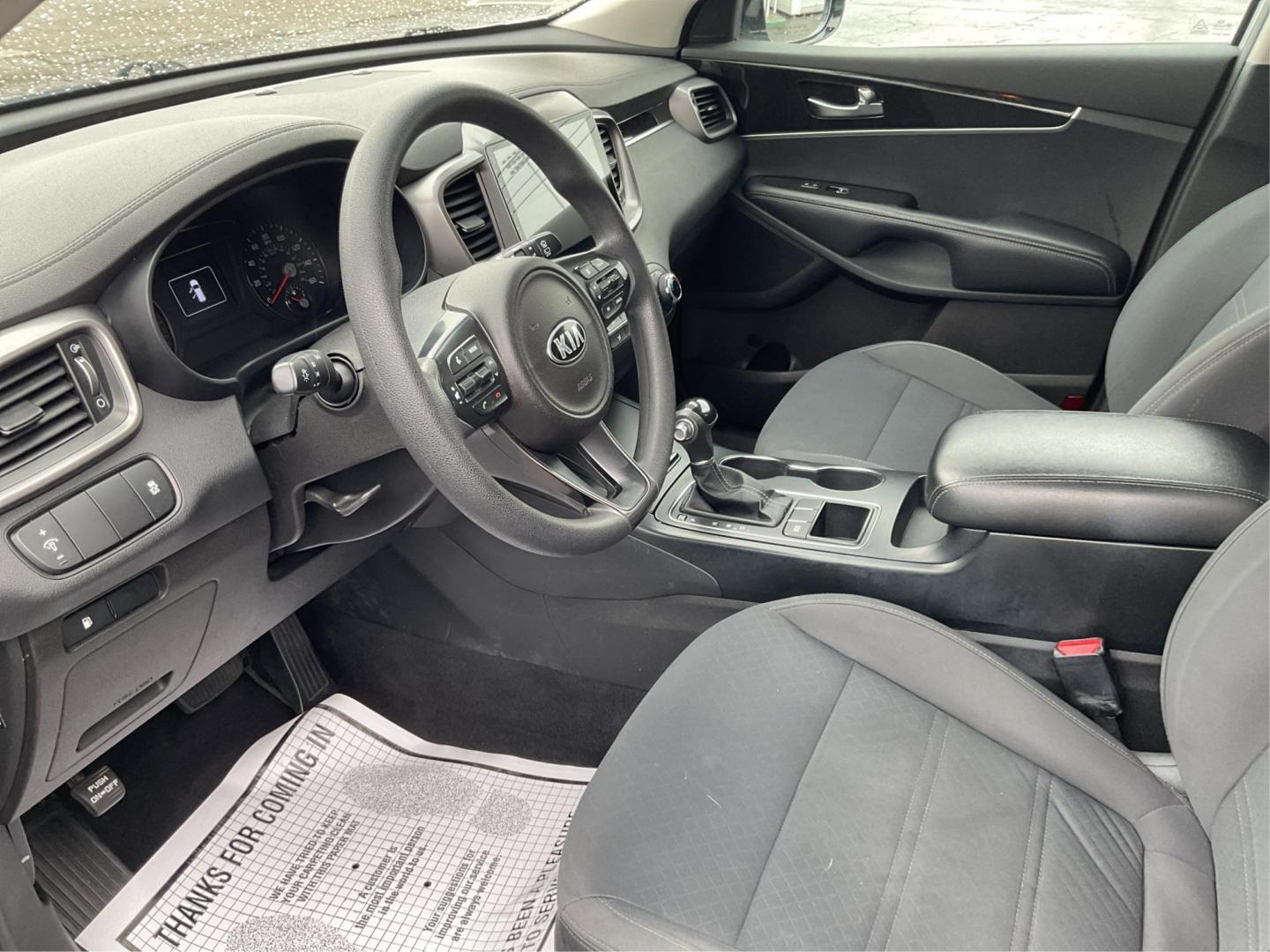 2016 Sparkling Silver Kia Sorento L 2WD (5XYPG4A31GG) with an 2.4L L4 DOHC 16V engine, 6-Speed Automatic transmission, located at 1184 Kauffman Ave, Fairborn, OH, 45324, (937) 908-9800, 39.807072, -84.031563 - Photo#8