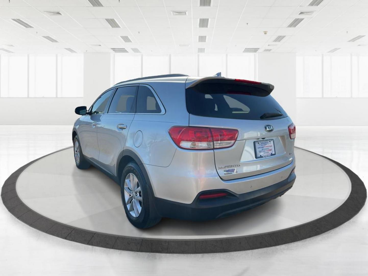 2016 Kia Sorento 2.4L LX (5XYPG4A34GG) with an 2.4L I-4 gasoline direct injection engine, located at 880 E. National Road, OH, 45377, (937) 908-9800, 39.891918, -84.183975 - Photo#4