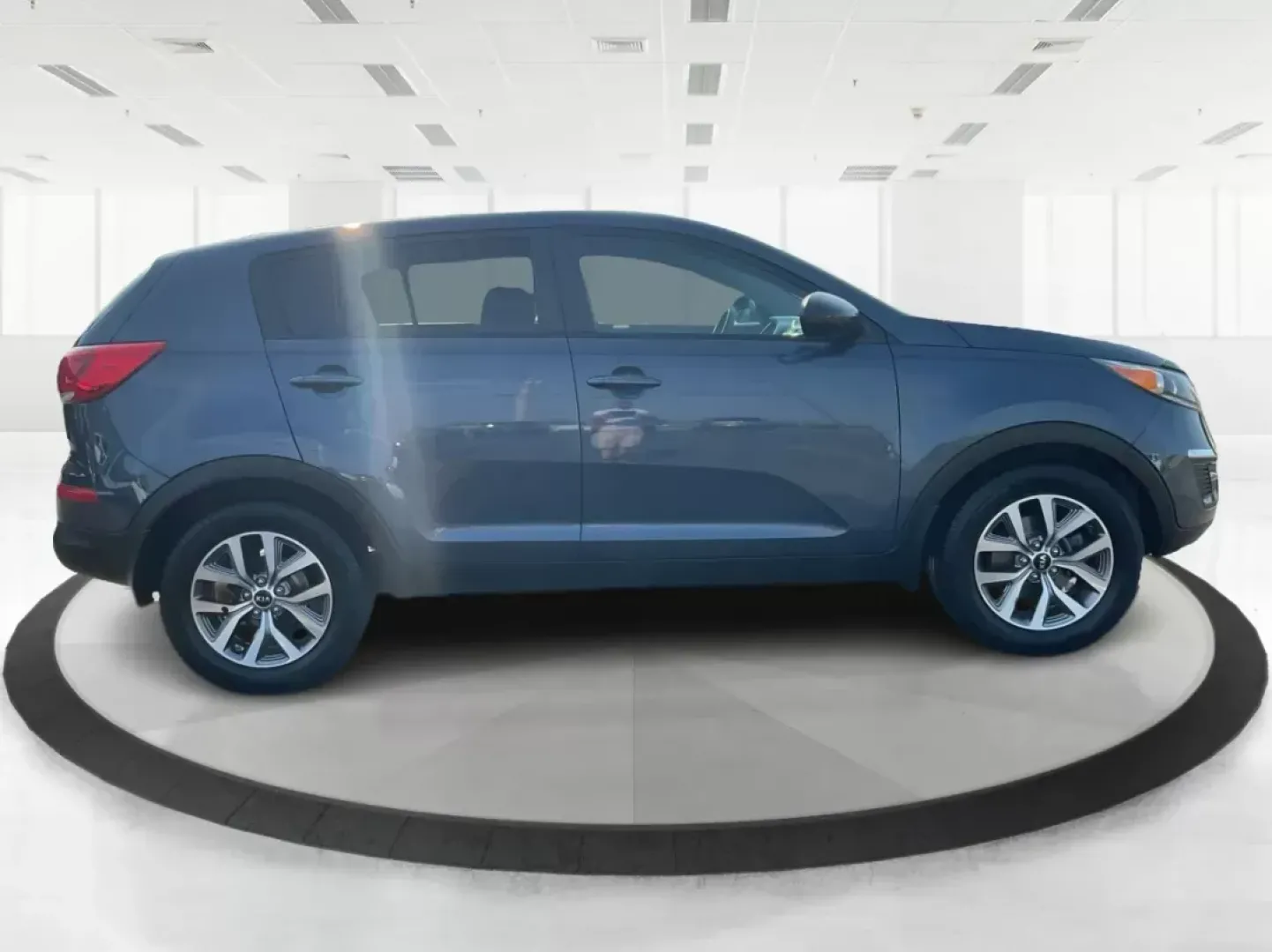 2016 Kia Sportage LX (KNDPB3AC1G7) with an Theta II 2.4L I-4 gasoline direct injection engine, located at 1230 East Main St, Xenia, OH, 45385, (937) 908-9800, 39.688042, -83.910538 - Photo#1