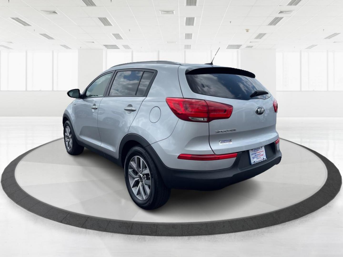 2016 Kia Sportage LX AWD (KNDPBCAC3G7) with an 2.4L V6 DOHC 24V engine, 6-Speed Automatic transmission, located at 1184 Kauffman Ave, Fairborn, OH, 45324, (937) 908-9800, 39.807072, -84.031563 - Photo#4