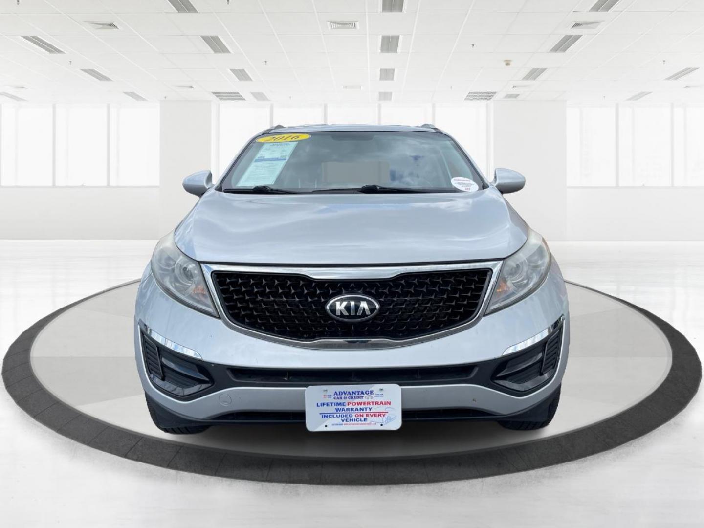 2016 Kia Sportage LX AWD (KNDPBCAC3G7) with an 2.4L V6 DOHC 24V engine, 6-Speed Automatic transmission, located at 1184 Kauffman Ave, Fairborn, OH, 45324, (937) 908-9800, 39.807072, -84.031563 - Photo#6