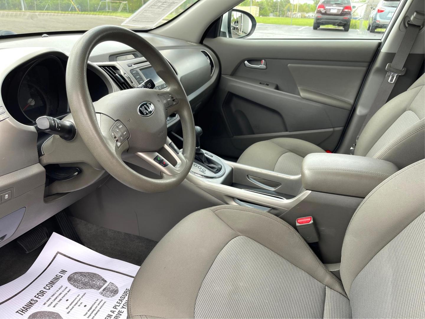2016 Kia Sportage LX AWD (KNDPBCAC3G7) with an 2.4L V6 DOHC 24V engine, 6-Speed Automatic transmission, located at 1184 Kauffman Ave, Fairborn, OH, 45324, (937) 908-9800, 39.807072, -84.031563 - Photo#8