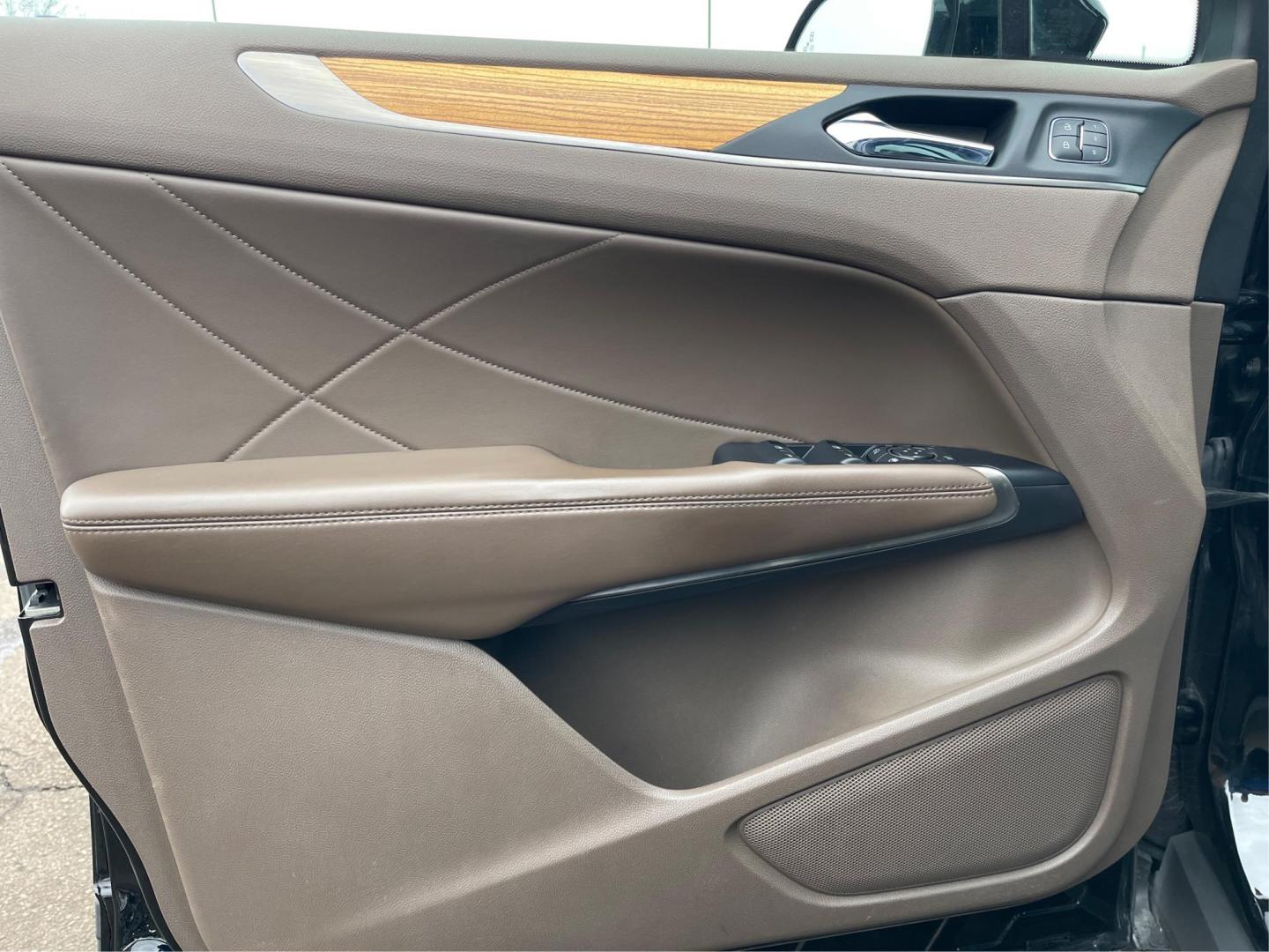 2016 Lincoln Mkc Reserve (5LMTJ3DH5GU) with an Other engine, located at 880 E. National Road, OH, 45377, (937) 908-9800, 39.891918, -84.183975 - Photo#19