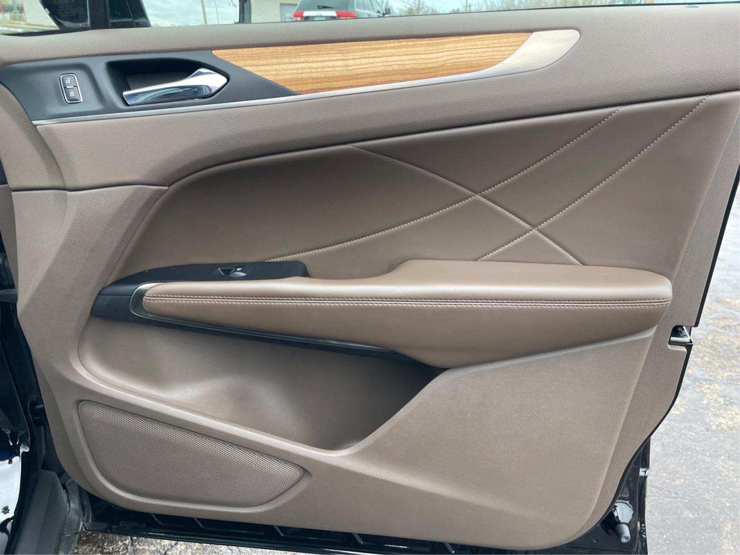 2016 Lincoln Mkc Reserve (5LMTJ3DH5GU) with an Other engine, located at 880 E. National Road, OH, 45377, (937) 908-9800, 39.891918, -84.183975 - Photo#20